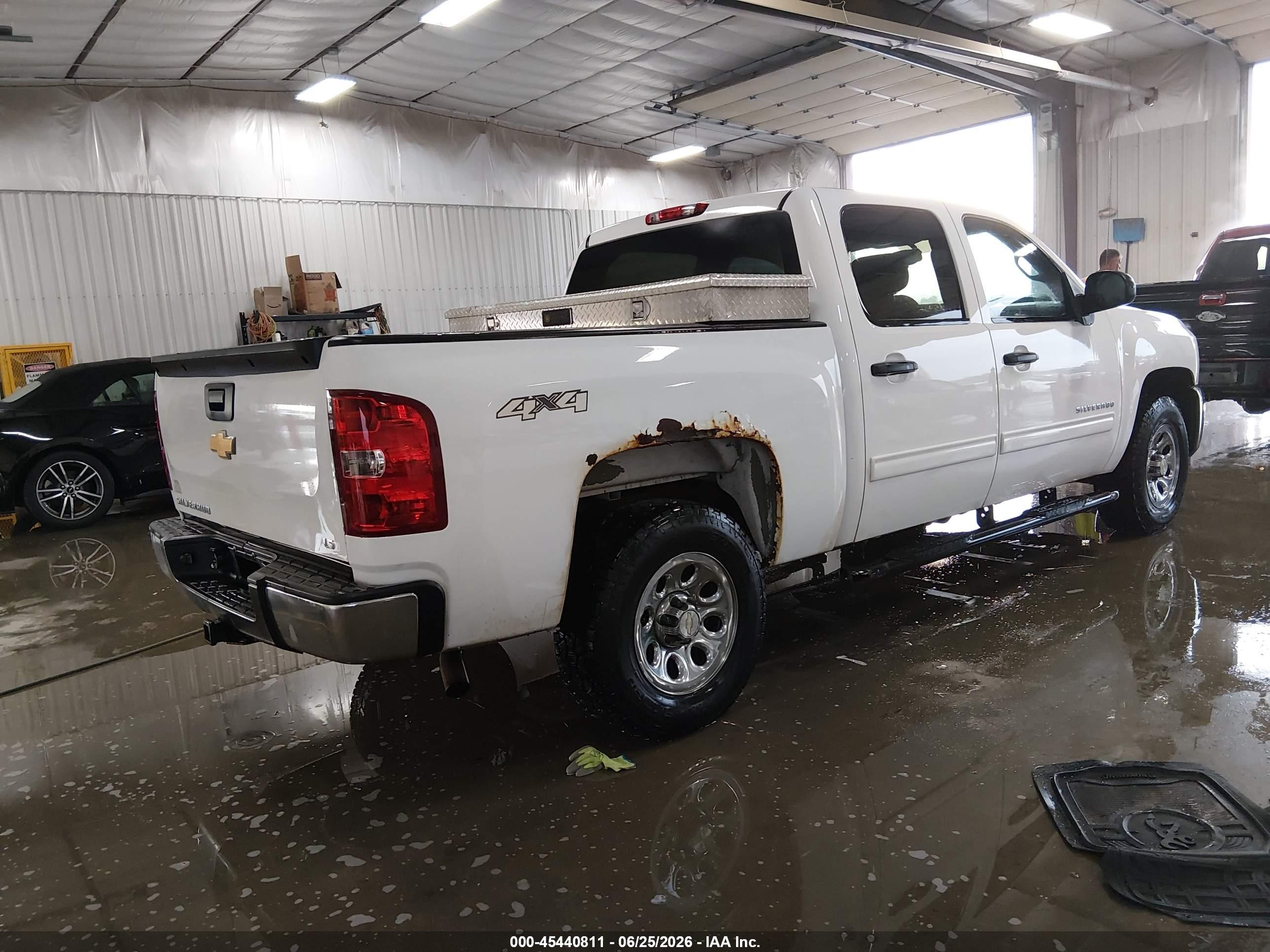 2013 Chevrolet Silverado 1500 Ls White vin: 3GCPKREAXDG175016