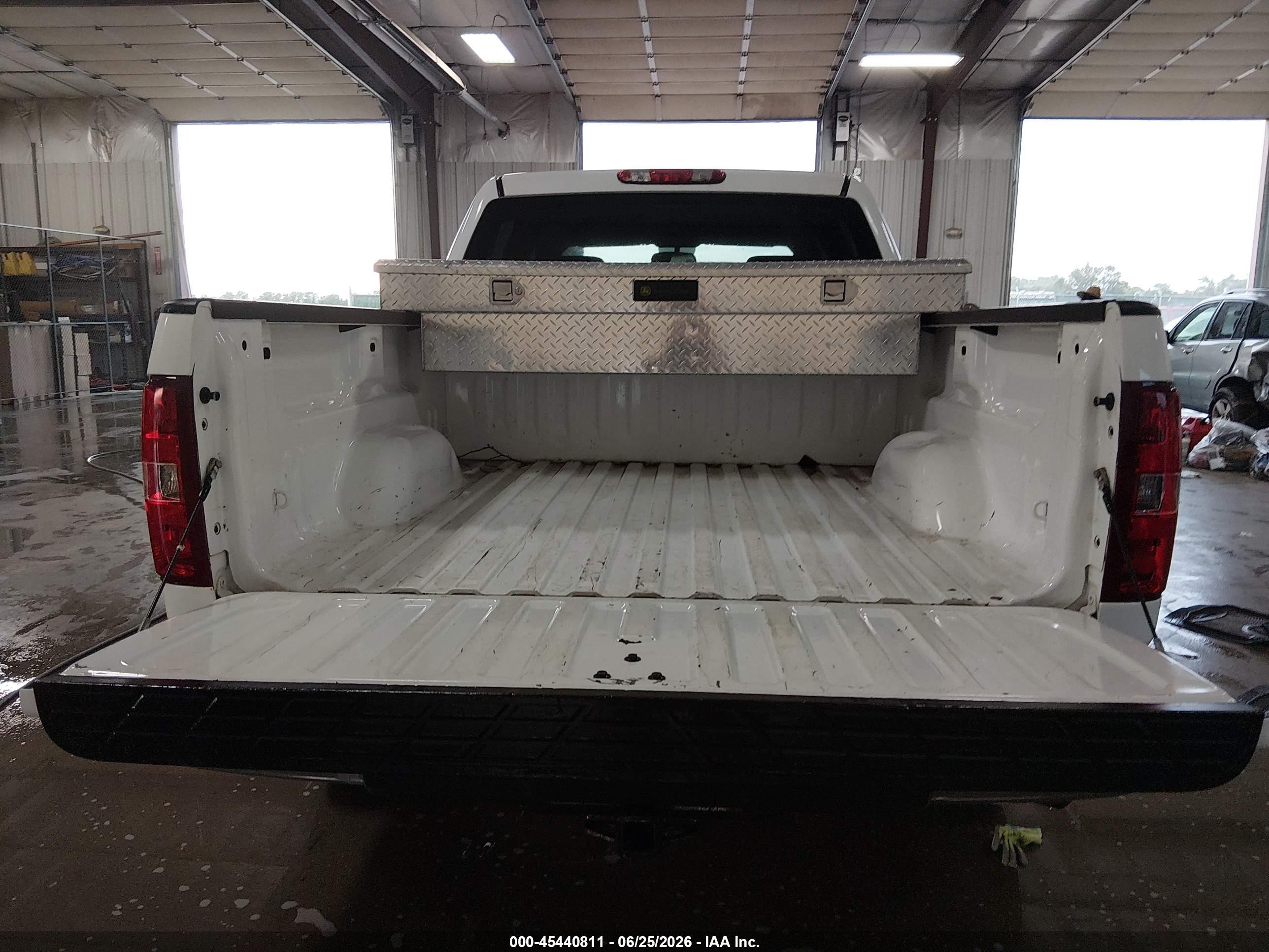 2013 Chevrolet Silverado 1500 Ls White vin: 3GCPKREAXDG175016