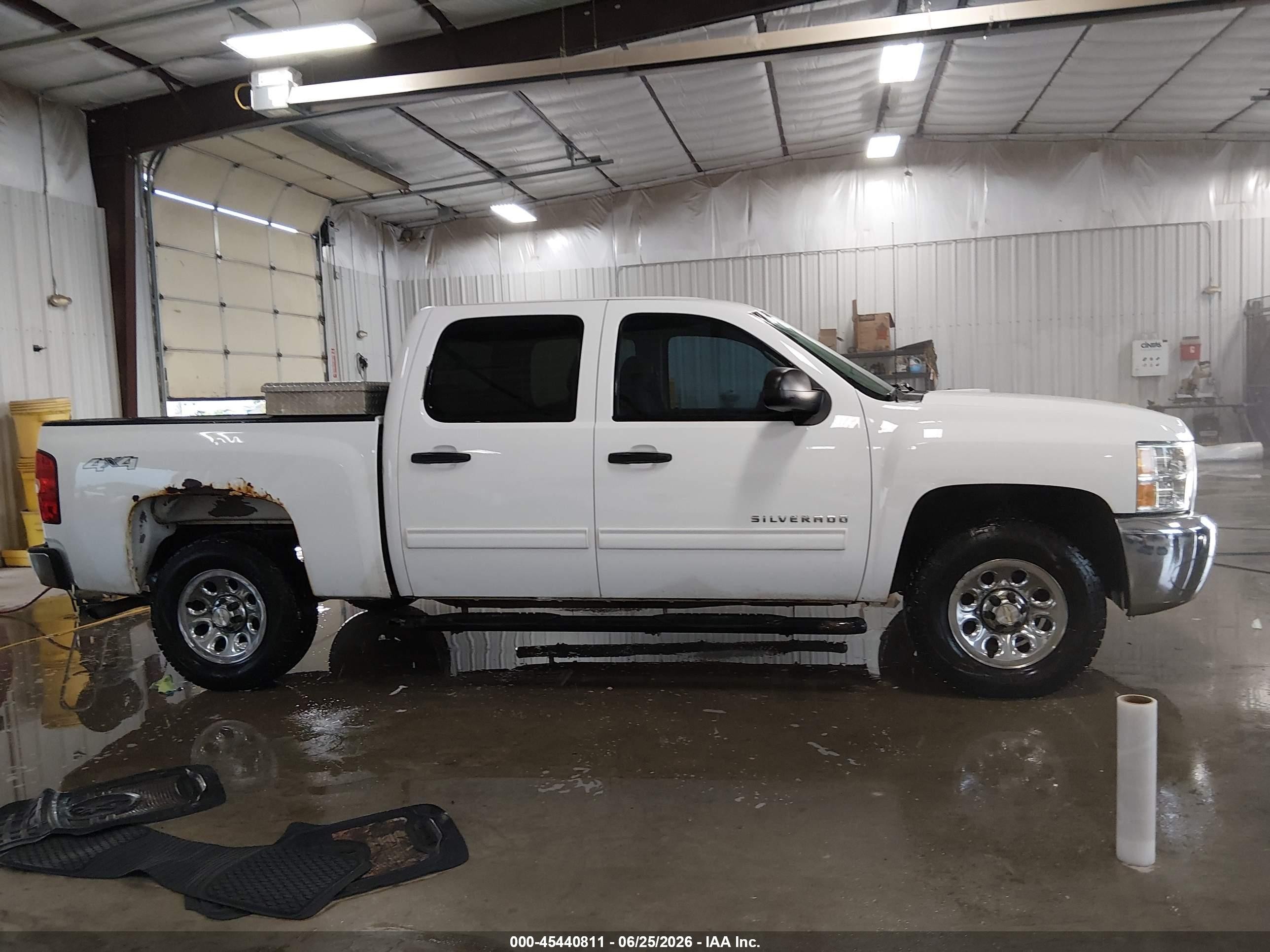 2013 Chevrolet Silverado 1500 Ls White vin: 3GCPKREAXDG175016