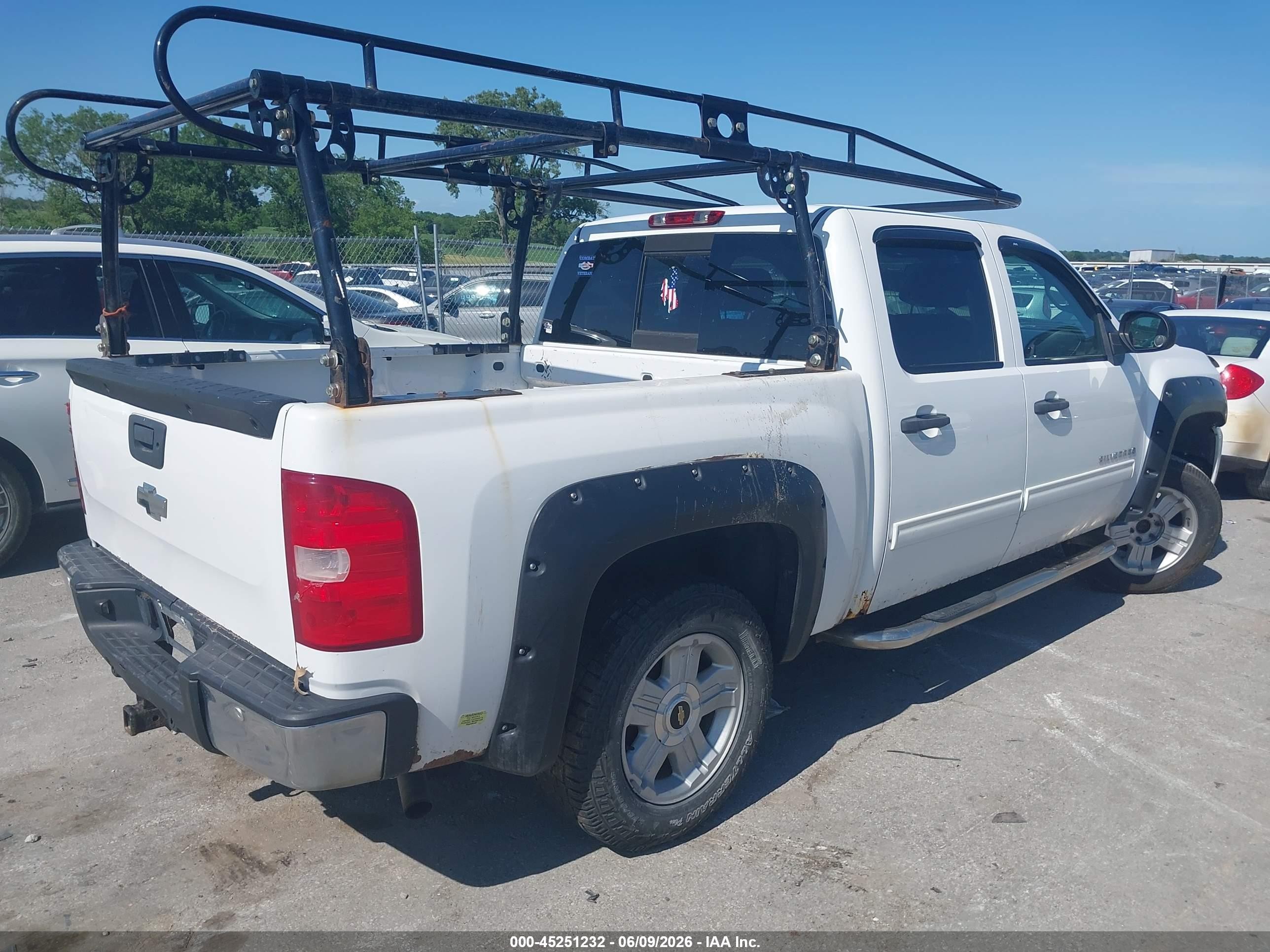 2011 Chevrolet Silverado 1500 Lt Белый vin: 3GCPKSE30BG207042