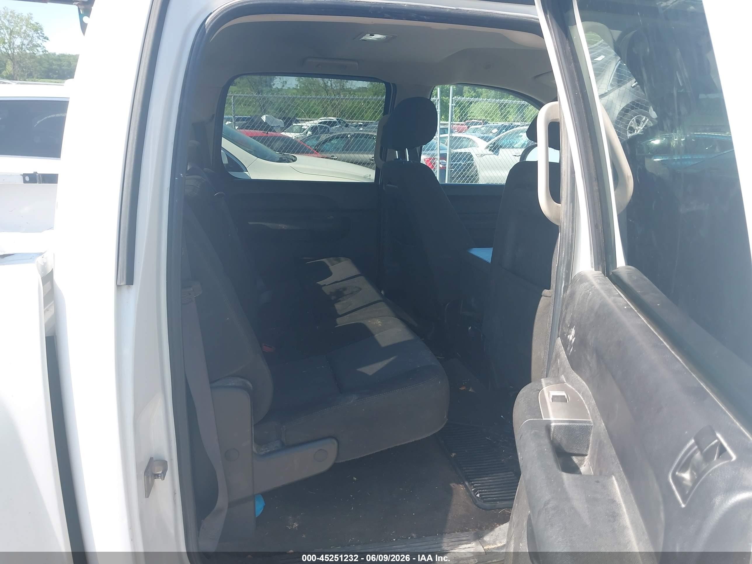 2011 Chevrolet Silverado 1500 Lt Белый vin: 3GCPKSE30BG207042