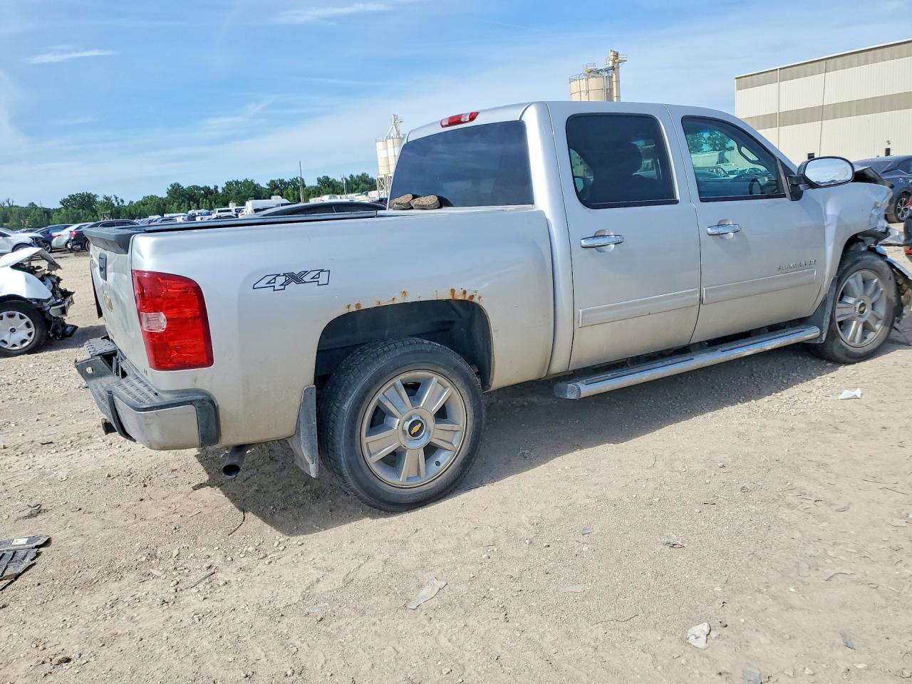 2011 Chevrolet Silverado K1500 Lt Silver vin: 3GCPKSE30BG221927