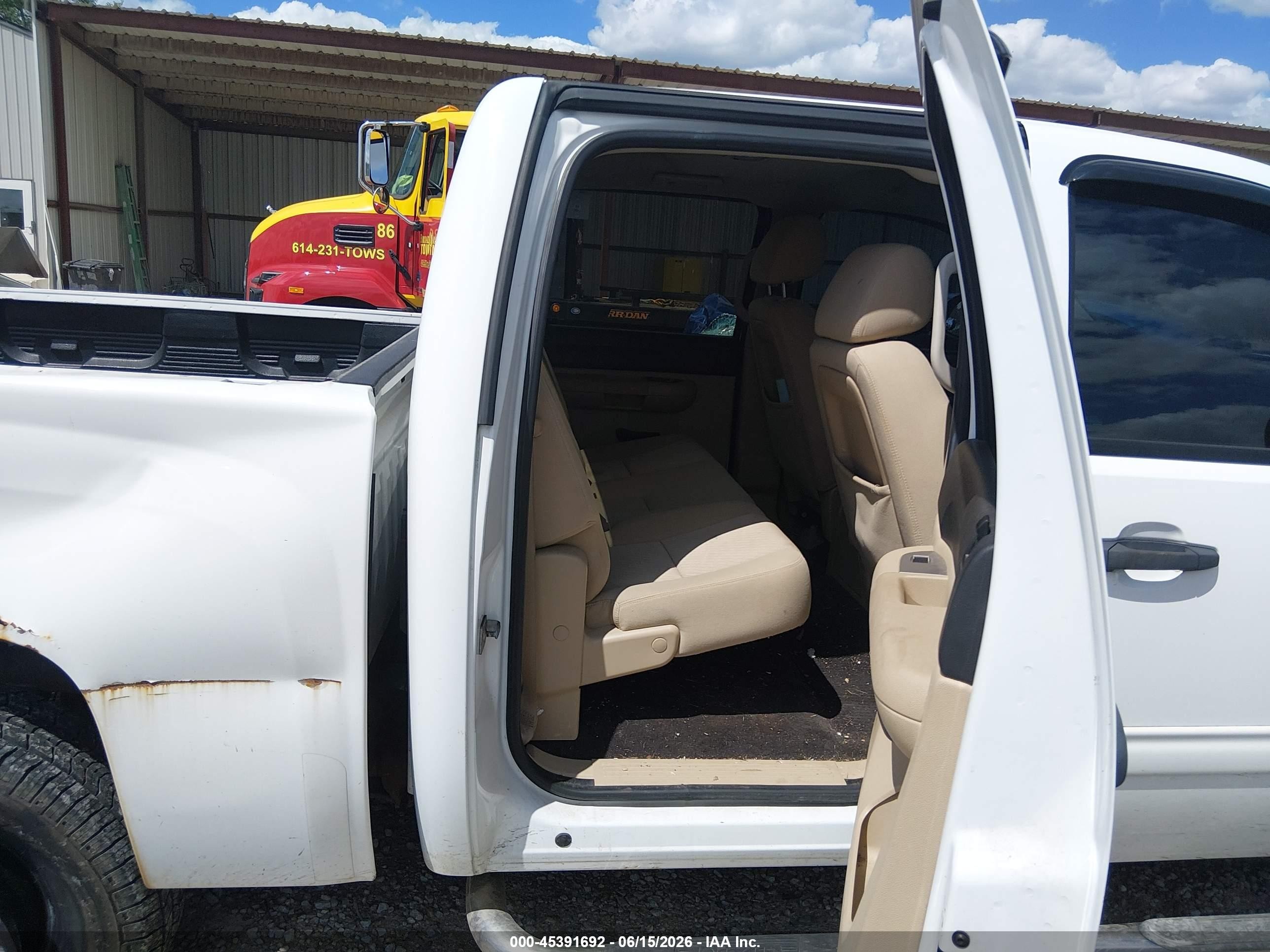 2011 Chevrolet Silverado 1500 Lt White vin: 3GCPKSE31BG321664