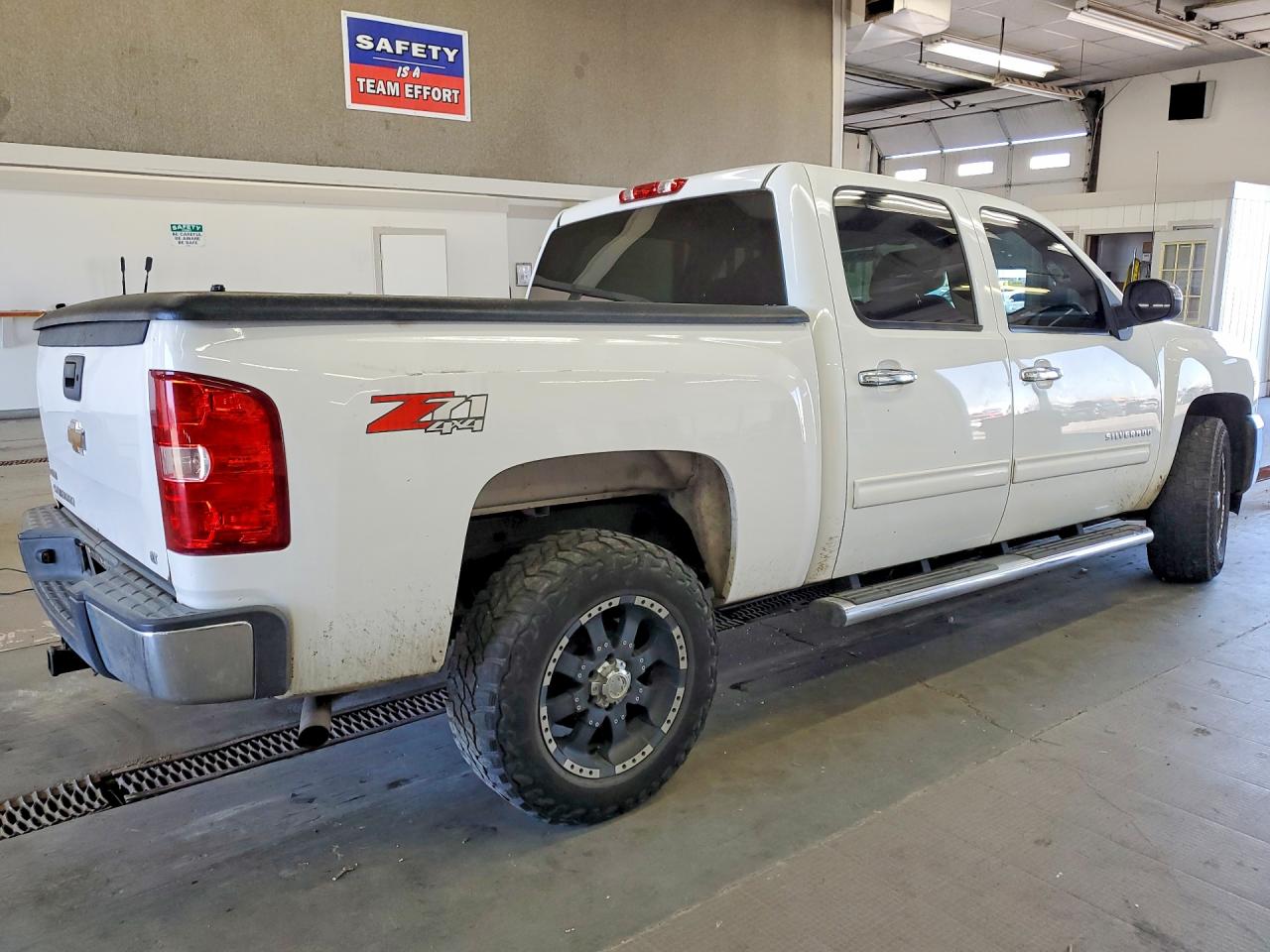 2011 Chevrolet Silverado K1500 Lt White vin: 3GCPKSE31BG348461