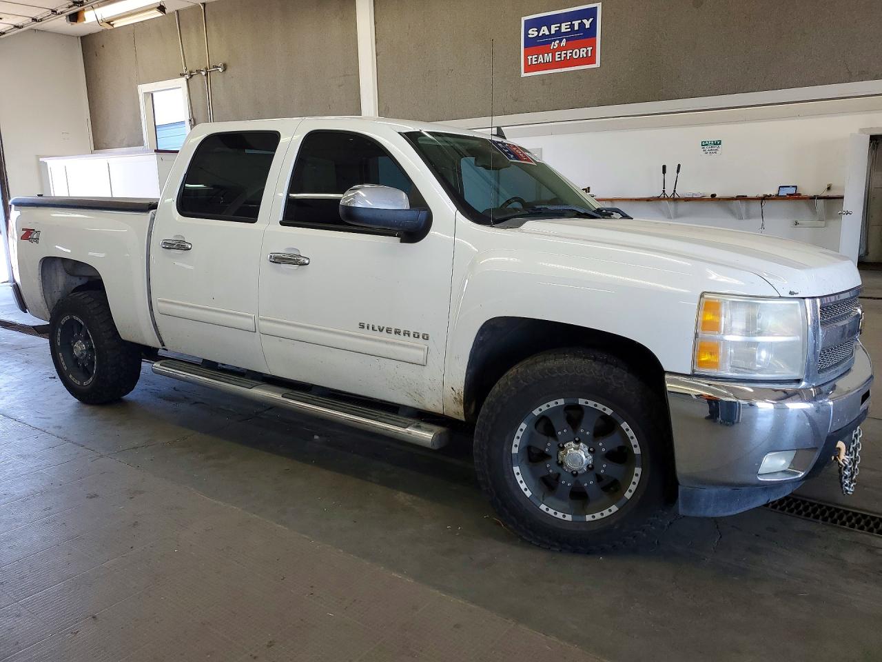 2011 Chevrolet Silverado K1500 Lt White vin: 3GCPKSE31BG348461