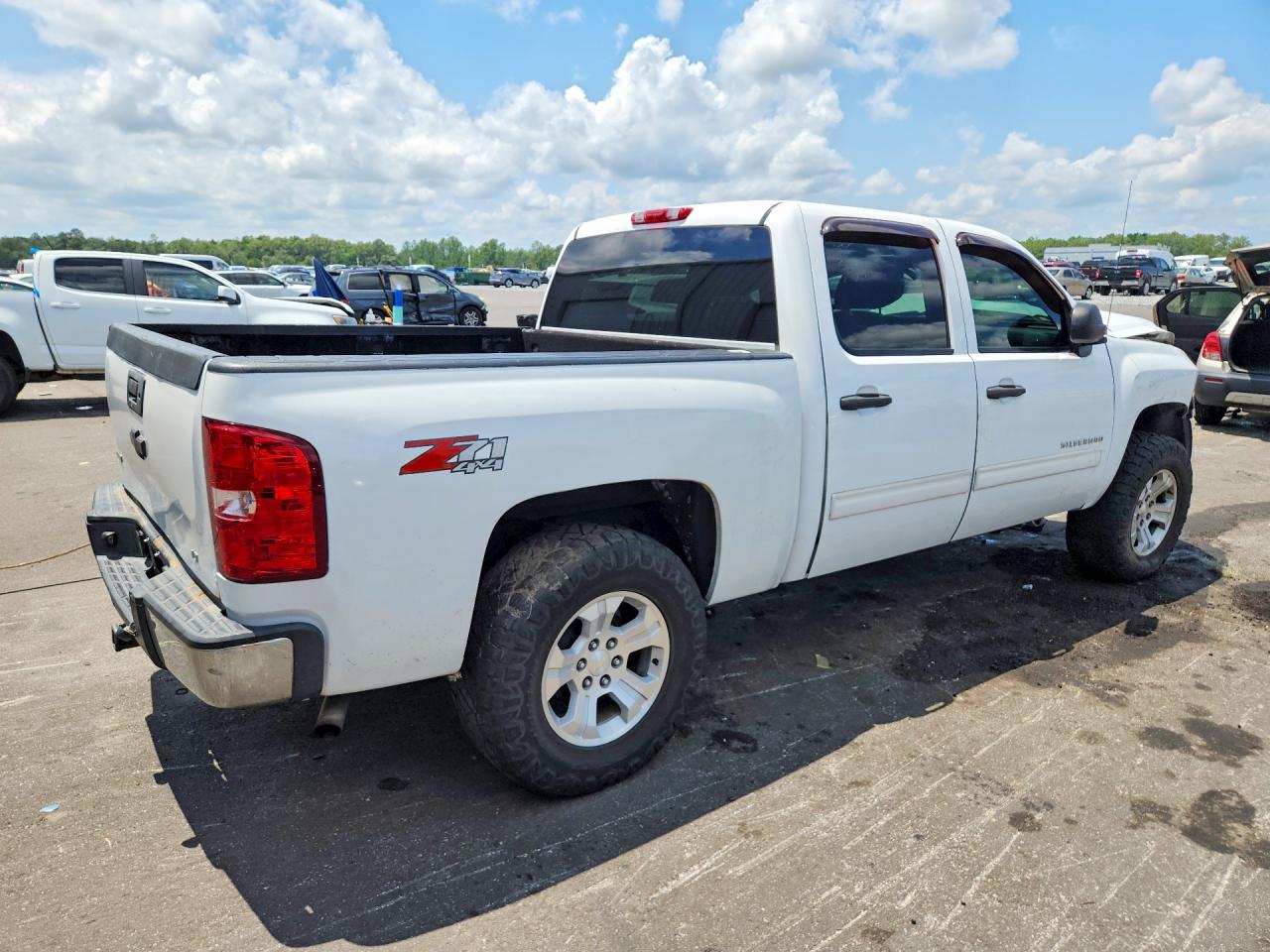 2011 Chevrolet Silverado K1500 Lt Белый vin: 3GCPKSE32BG205812