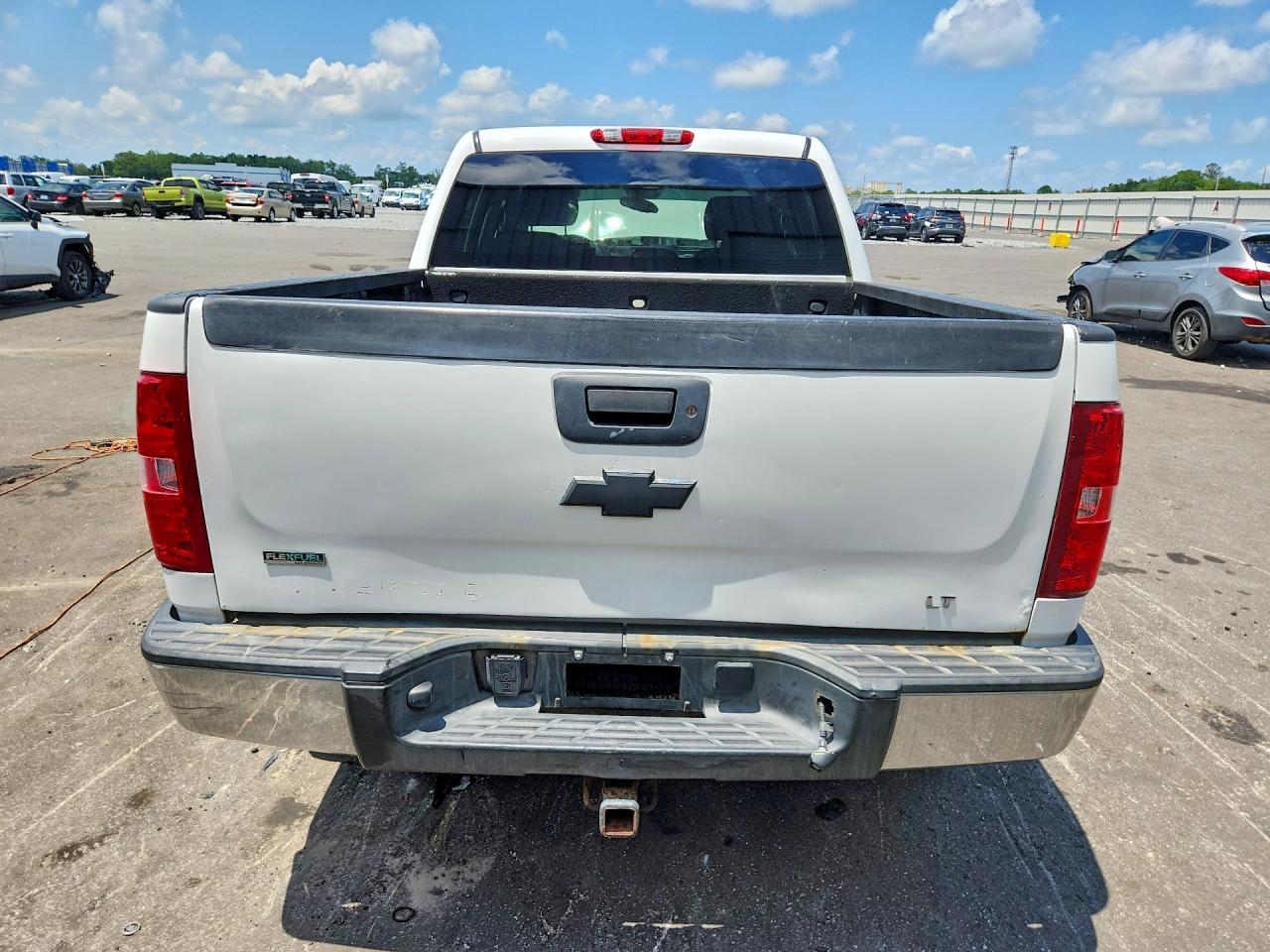 2011 Chevrolet Silverado K1500 Lt Белый vin: 3GCPKSE32BG205812