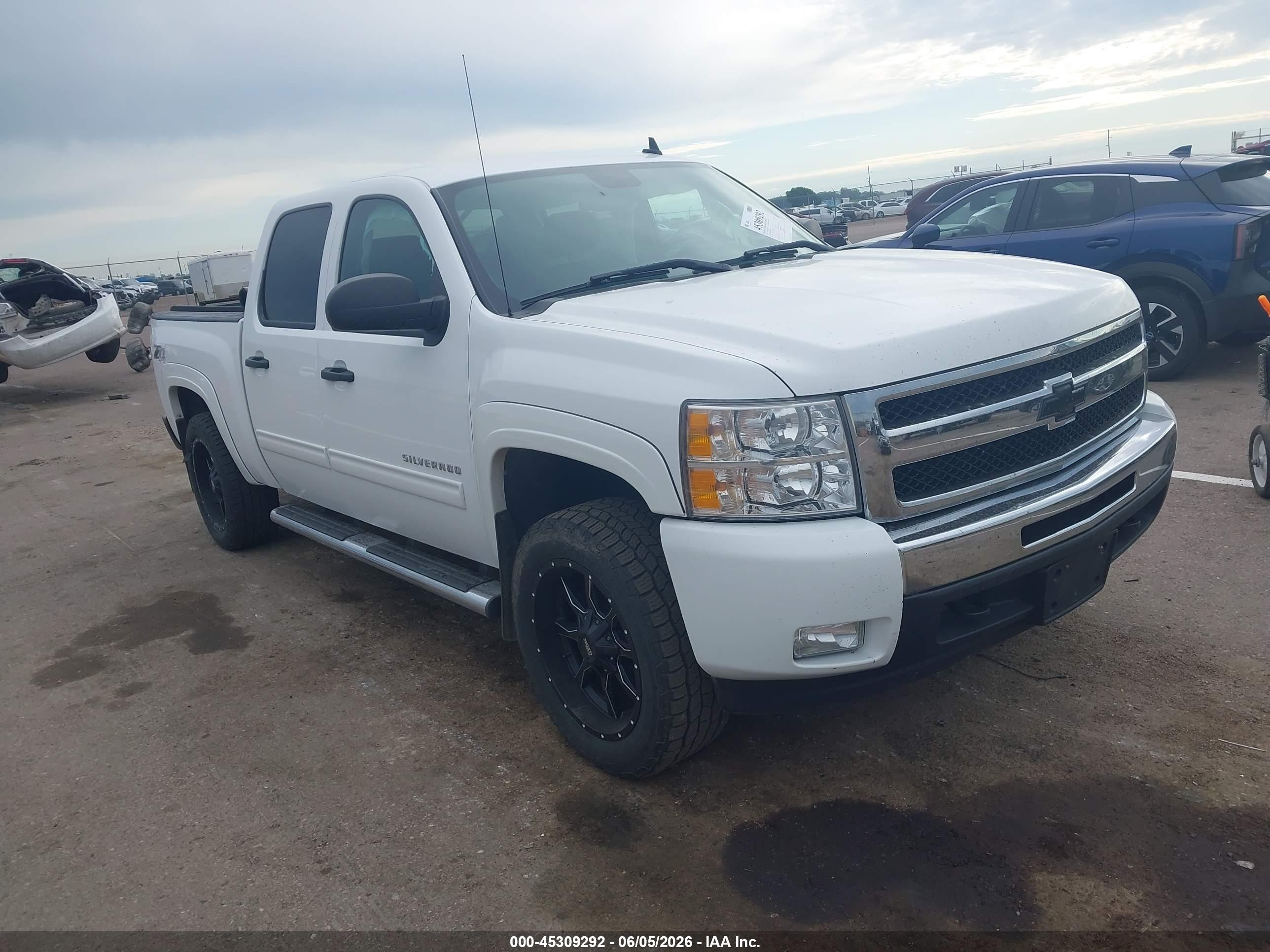2011 Chevrolet Silverado 1500 Lt White vin: 3GCPKSE32BG208998