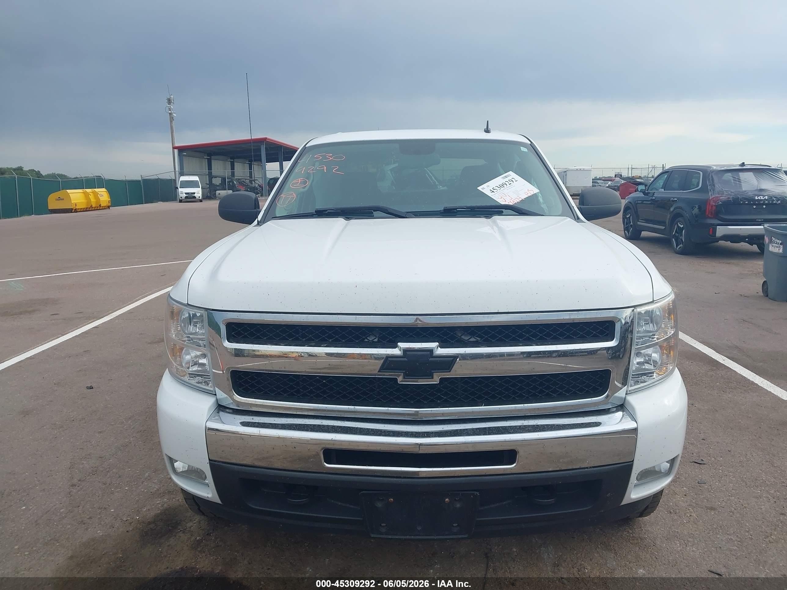 2011 Chevrolet Silverado 1500 Lt White vin: 3GCPKSE32BG208998