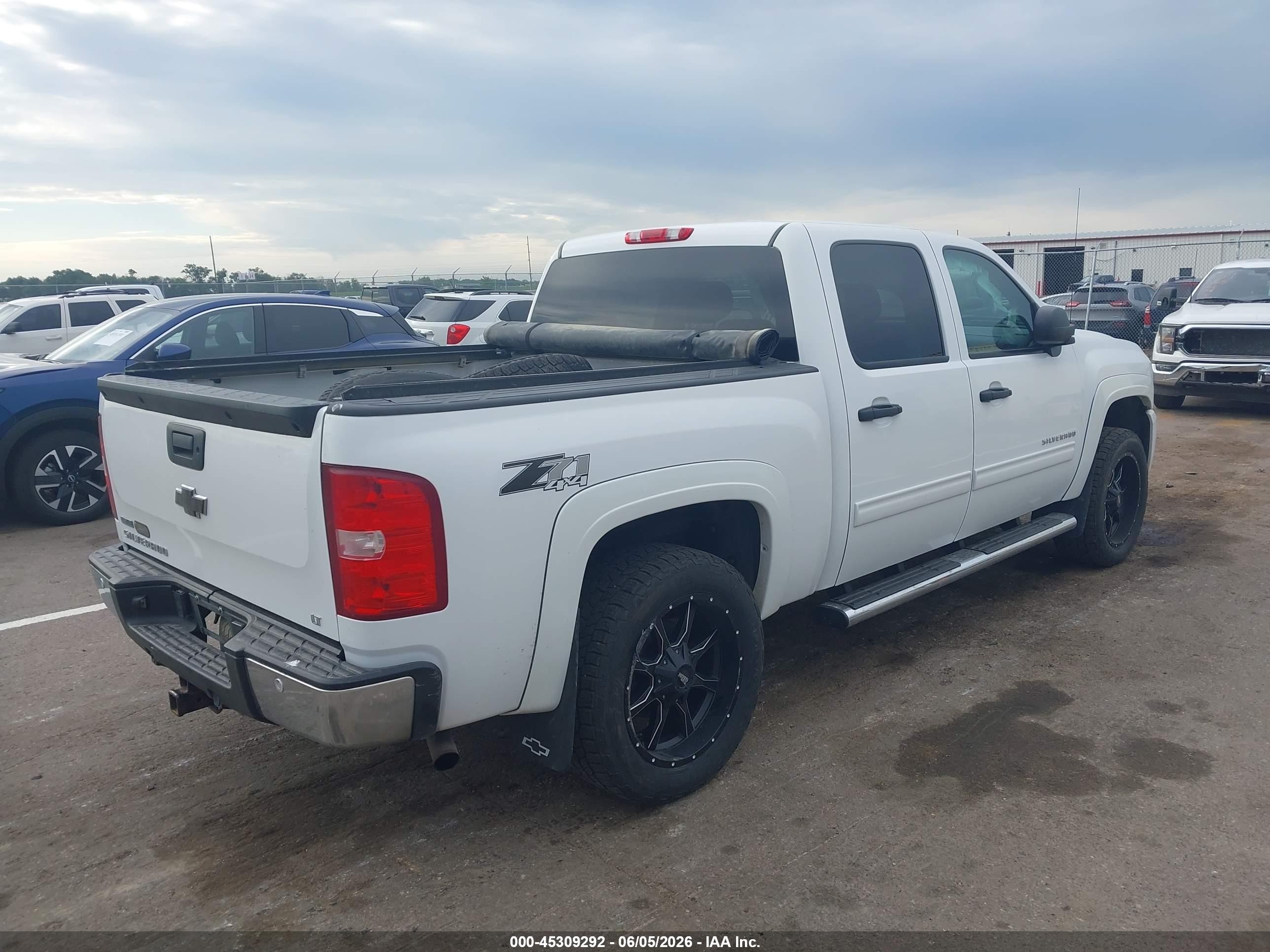 2011 Chevrolet Silverado 1500 Lt White vin: 3GCPKSE32BG208998