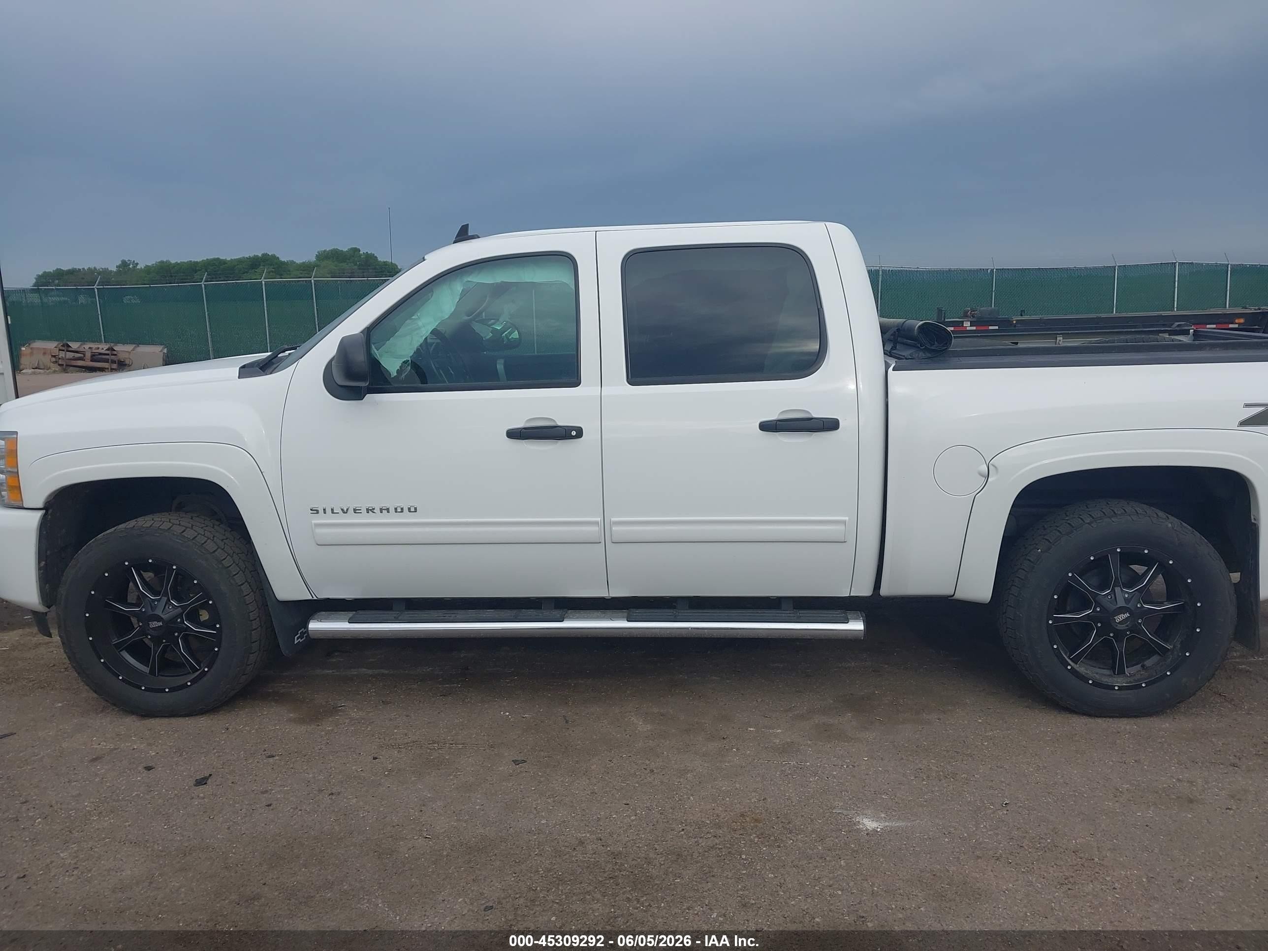 2011 Chevrolet Silverado 1500 Lt White vin: 3GCPKSE32BG208998