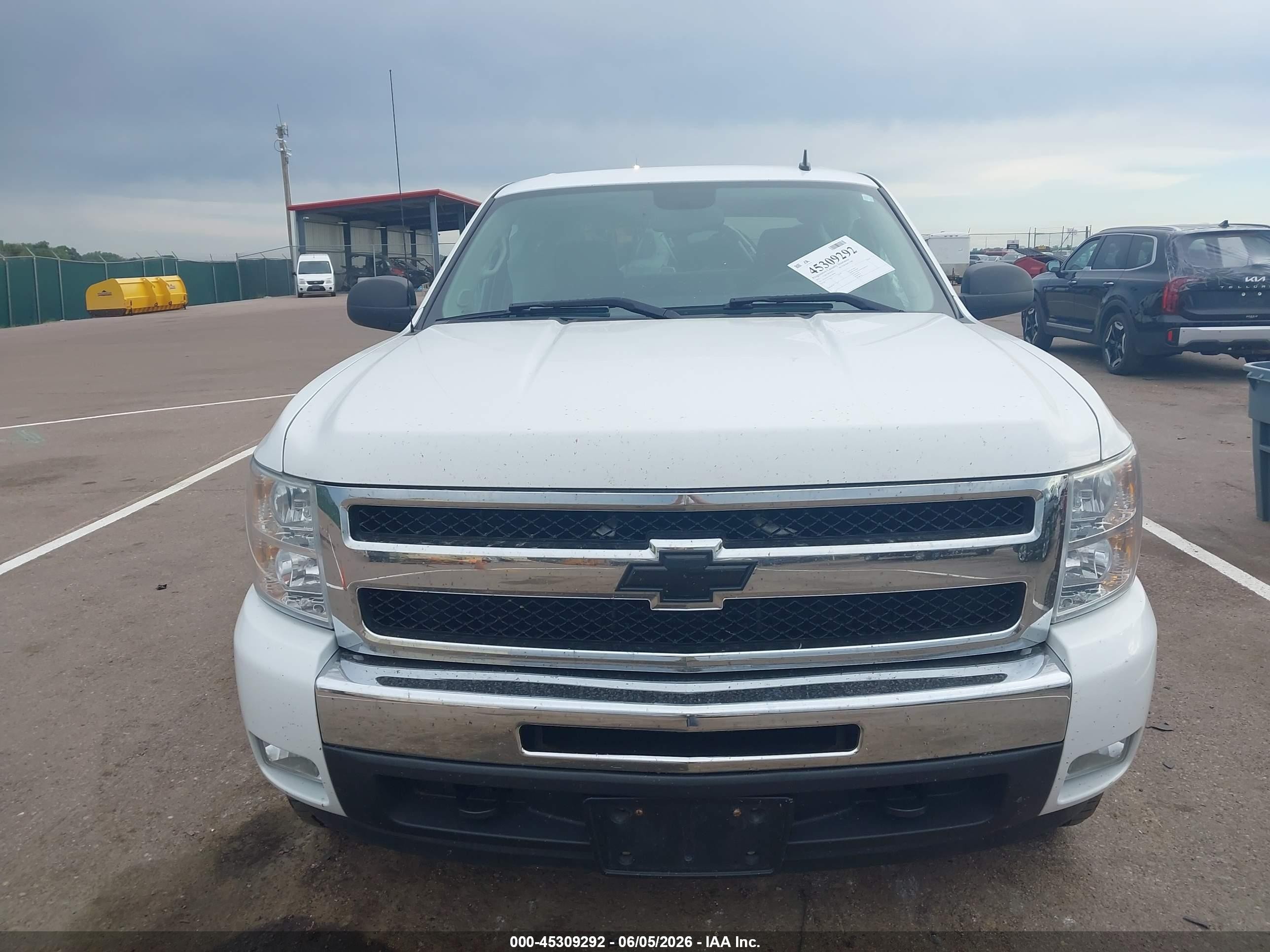 2011 Chevrolet Silverado 1500 Lt White vin: 3GCPKSE32BG208998
