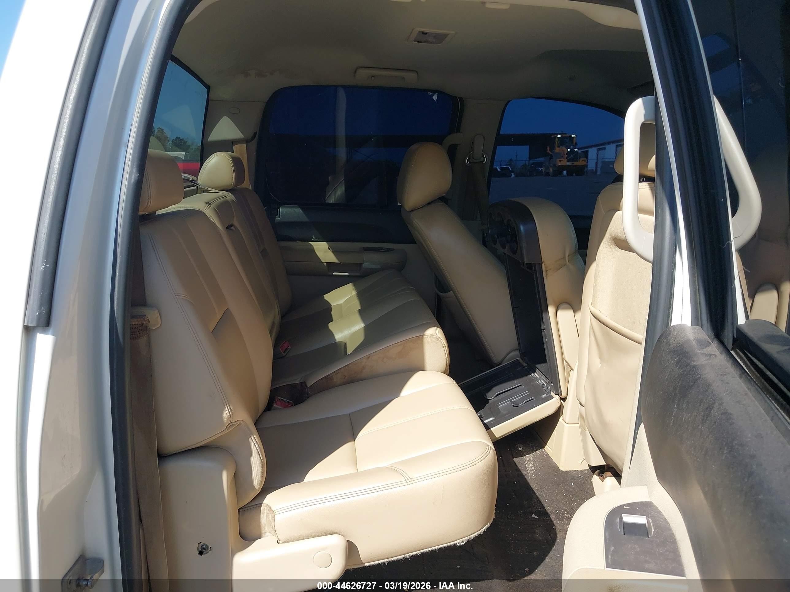 2011 Chevrolet Silverado 1500 Lt White vin: 3GCPKSE35BG379079