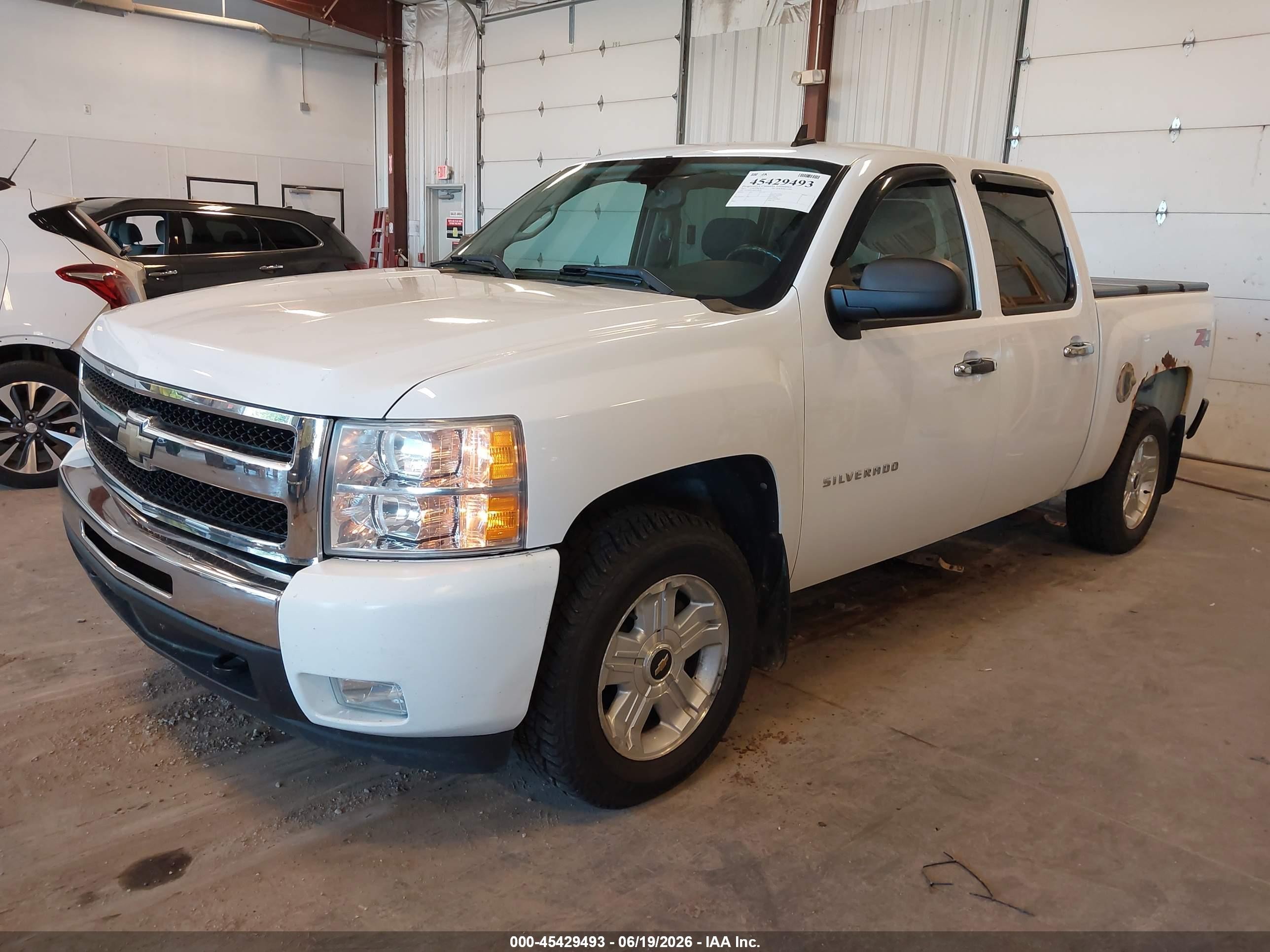 2011 Chevrolet Silverado 1500 Lt Белый vin: 3GCPKSE36BG278178