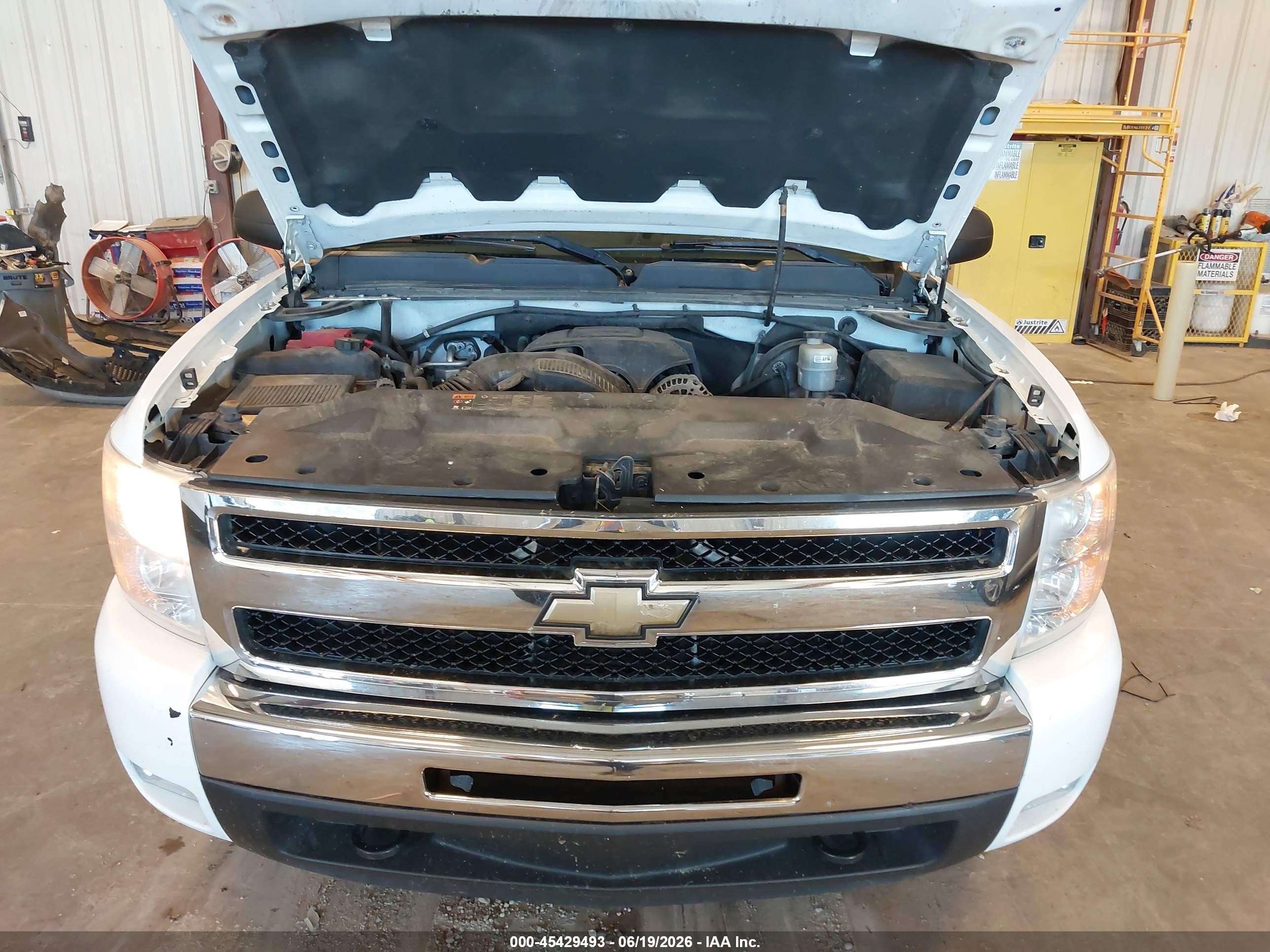2011 Chevrolet Silverado 1500 Lt Белый vin: 3GCPKSE36BG278178