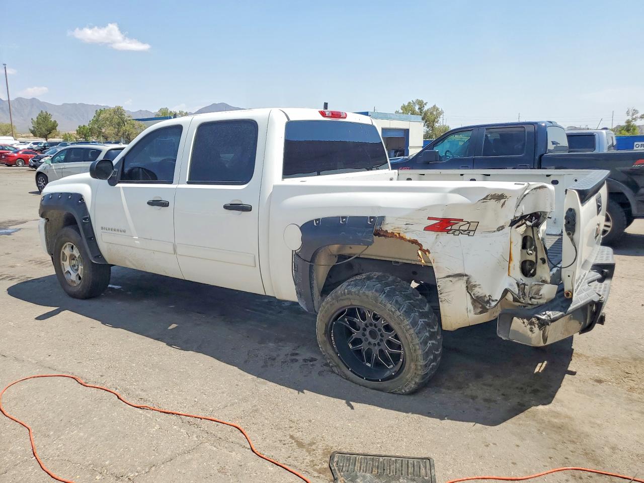 2011 Chevrolet Silverado K1500 Lt White vin: 3GCPKSE36BG370181