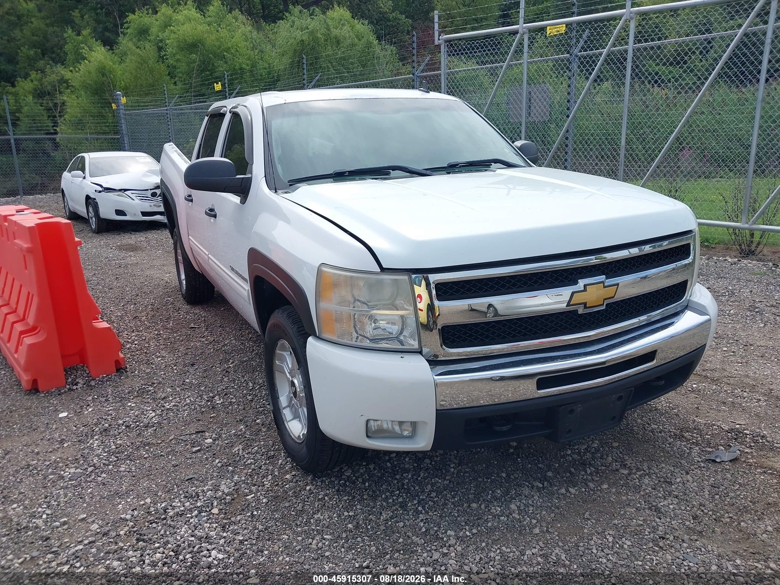 2011 Chevrolet Silverado 1500 Lt White vin: 3GCPKSE36BG370911