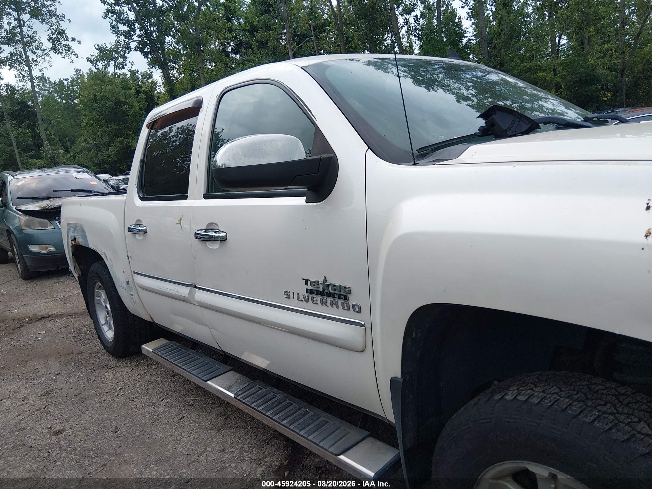 2011 Chevrolet Silverado K1500 Lt White vin: 3GCPKSE36BG393489