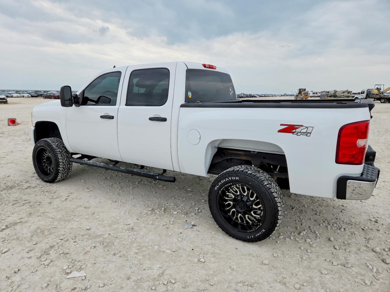 2011 Chevrolet Silverado K1500 Lt White vin: 3GCPKSE37BG308353