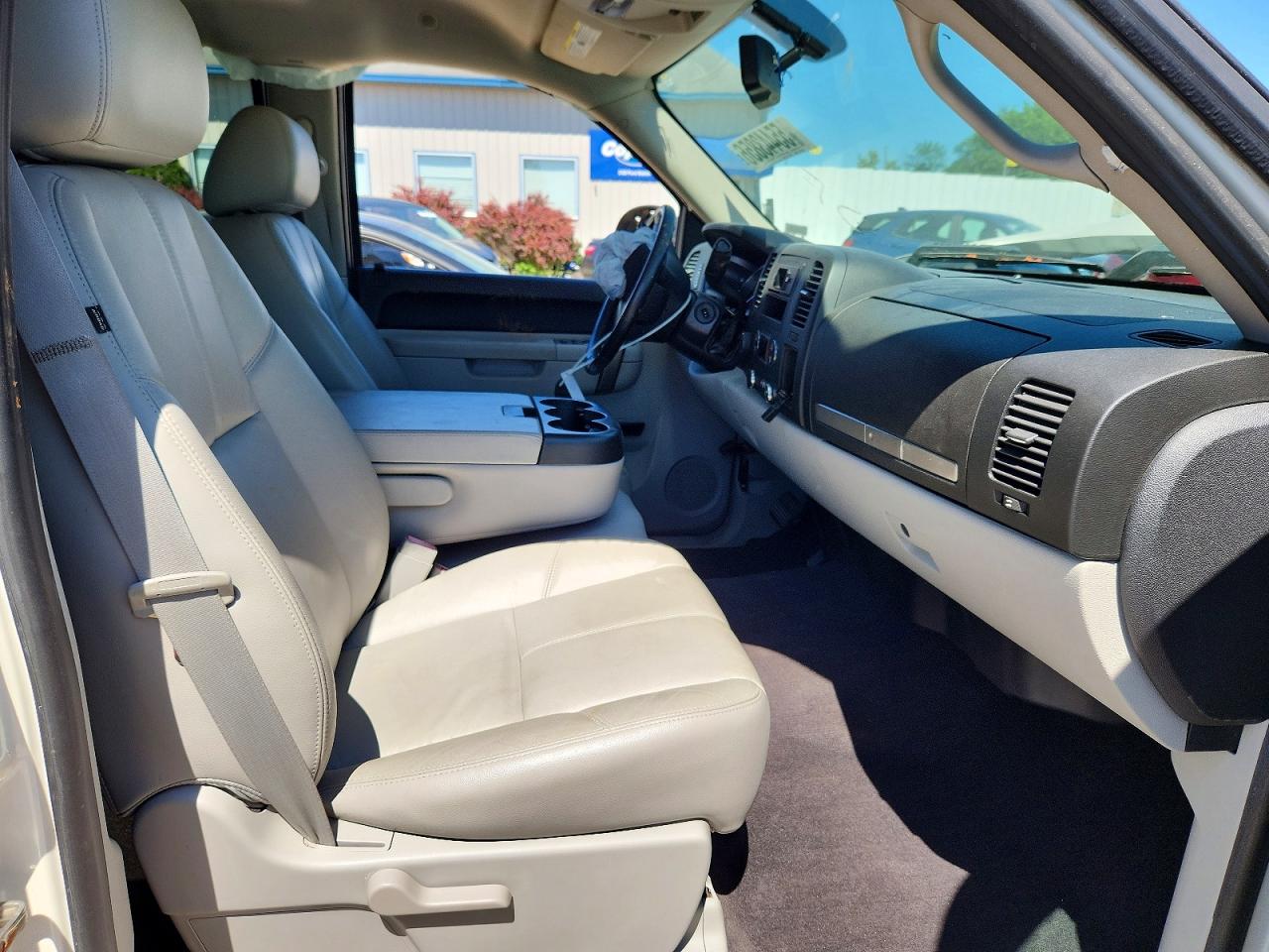 2011 Chevrolet Silverado K1500 Lt White vin: 3GCPKSE37BG321944