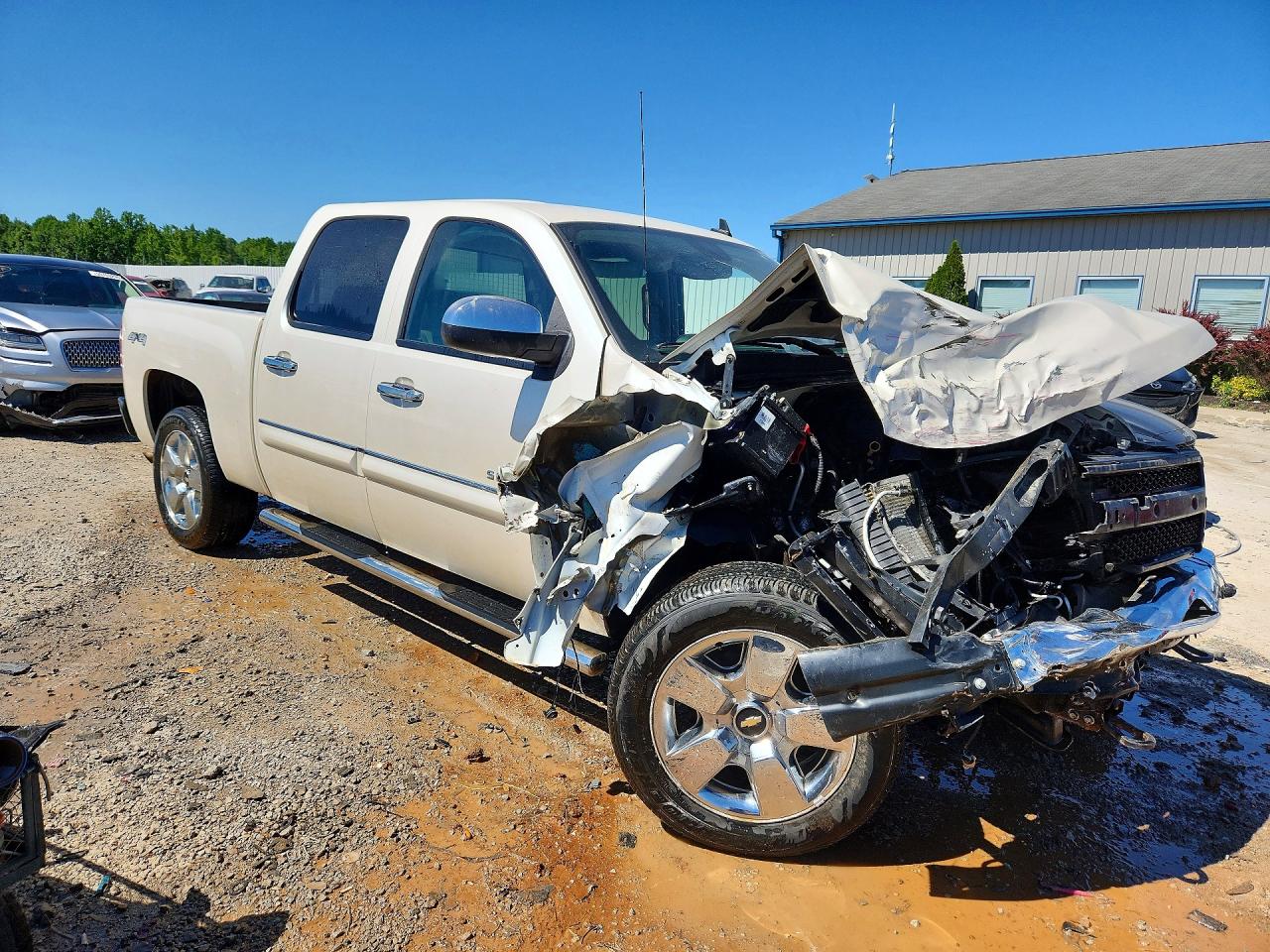 2011 Chevrolet Silverado K1500 Lt White vin: 3GCPKSE37BG321944