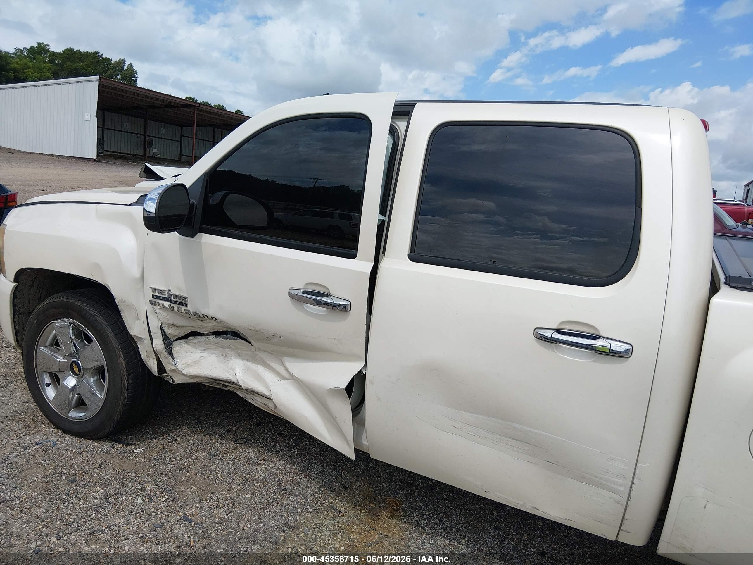 2011 Chevrolet Silverado 1500 Lt White vin: 3GCPKSE37BG402183