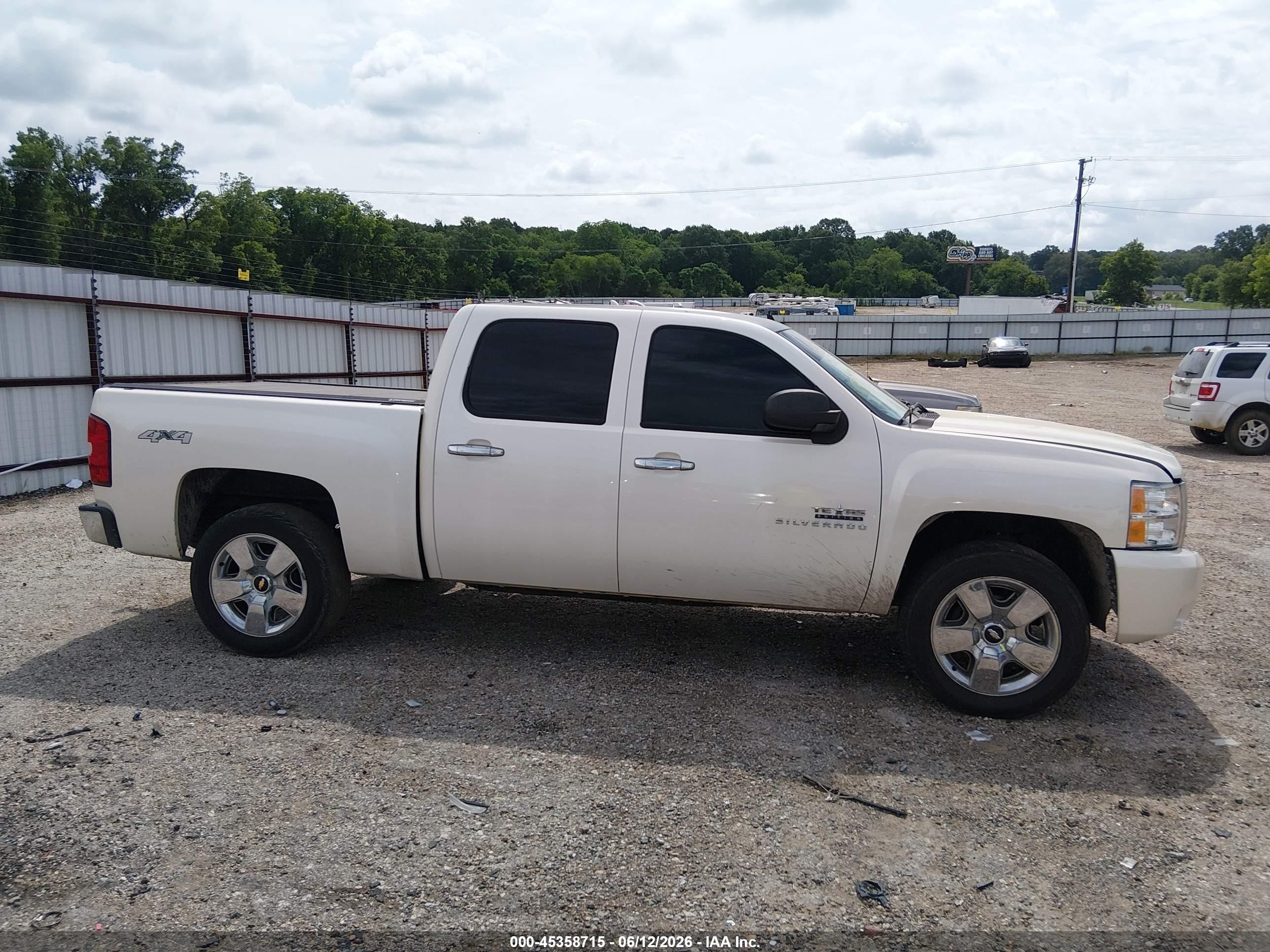 2011 Chevrolet Silverado 1500 Lt White vin: 3GCPKSE37BG402183