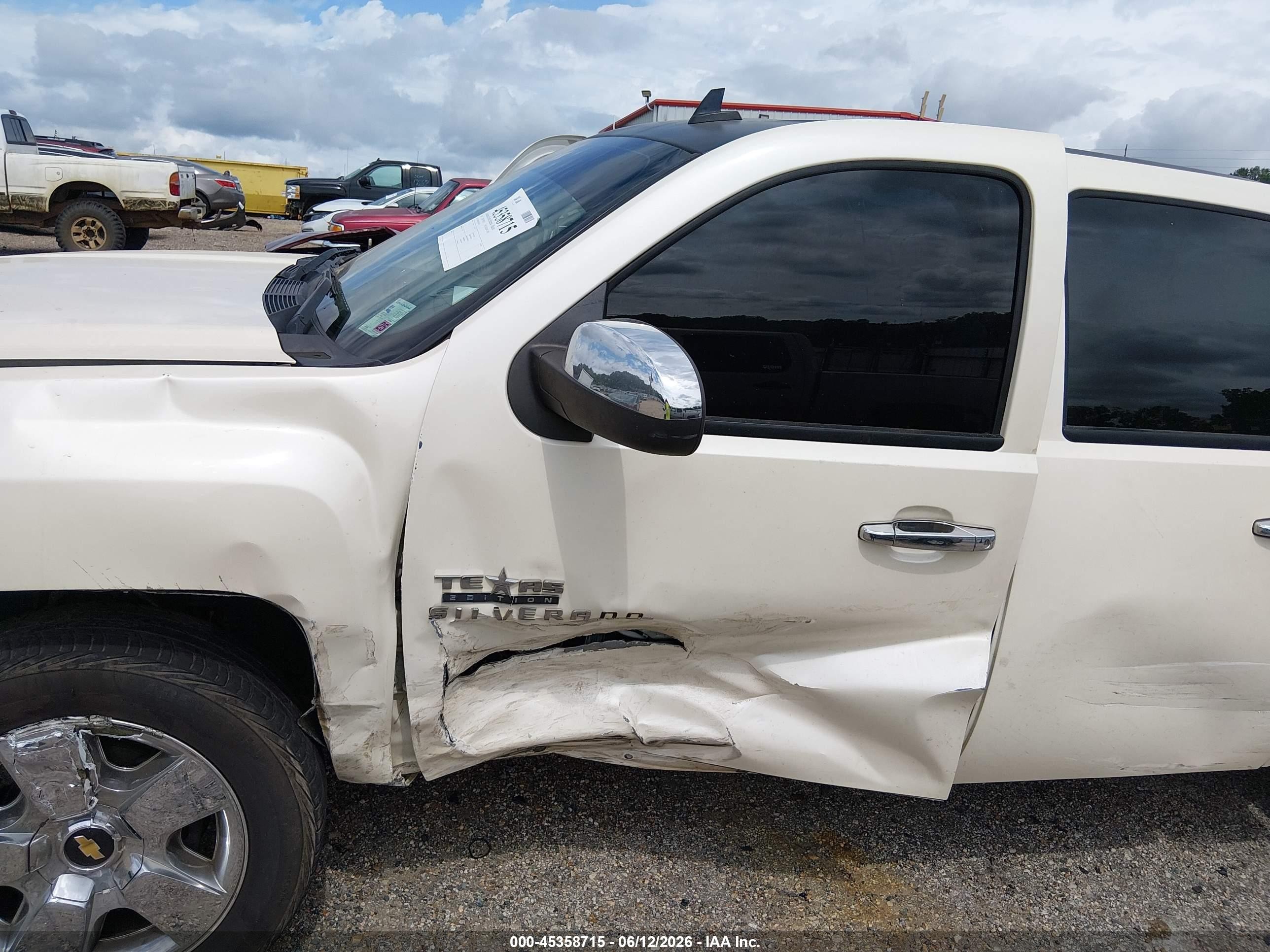 2011 Chevrolet Silverado 1500 Lt White vin: 3GCPKSE37BG402183