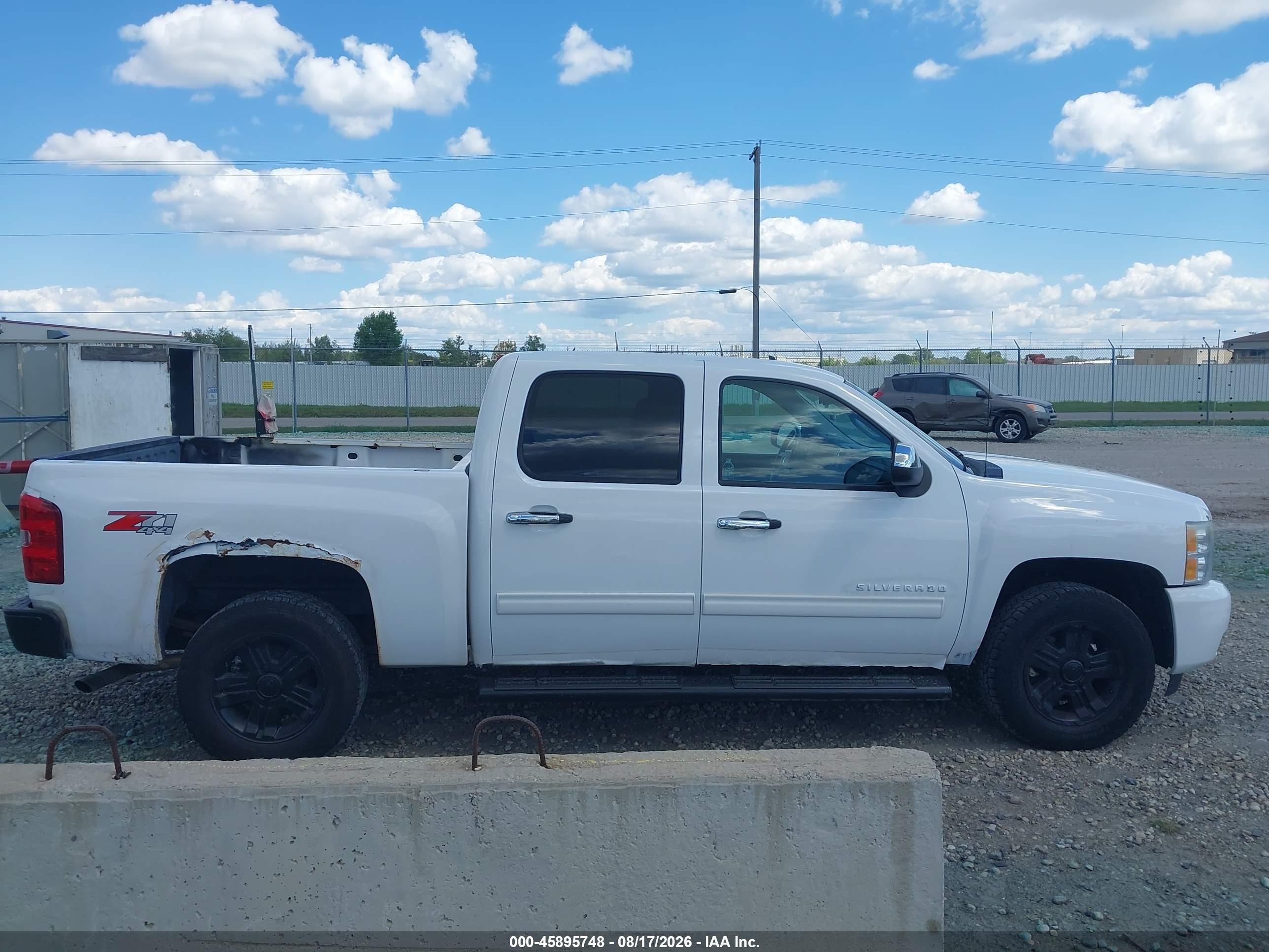 2011 Chevrolet Silverado 1500 Lt Белый vin: 3GCPKSE3XBG244373