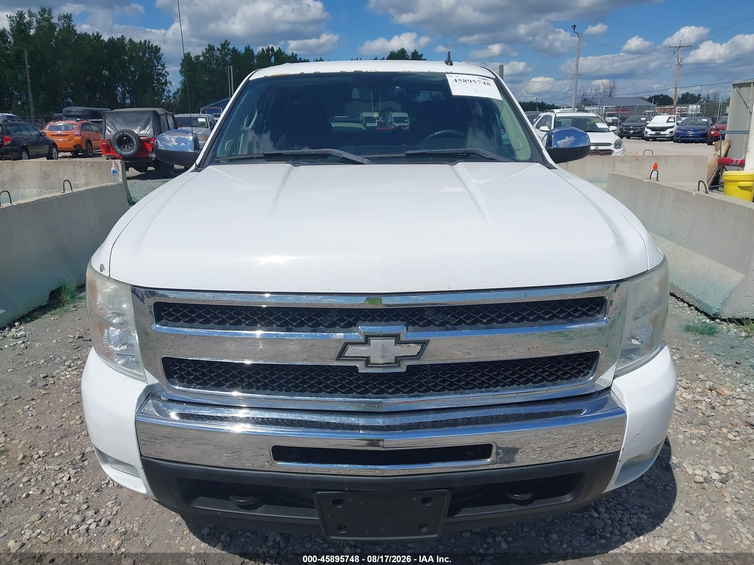 2011 Chevrolet Silverado 1500 Lt Белый vin: 3GCPKSE3XBG244373