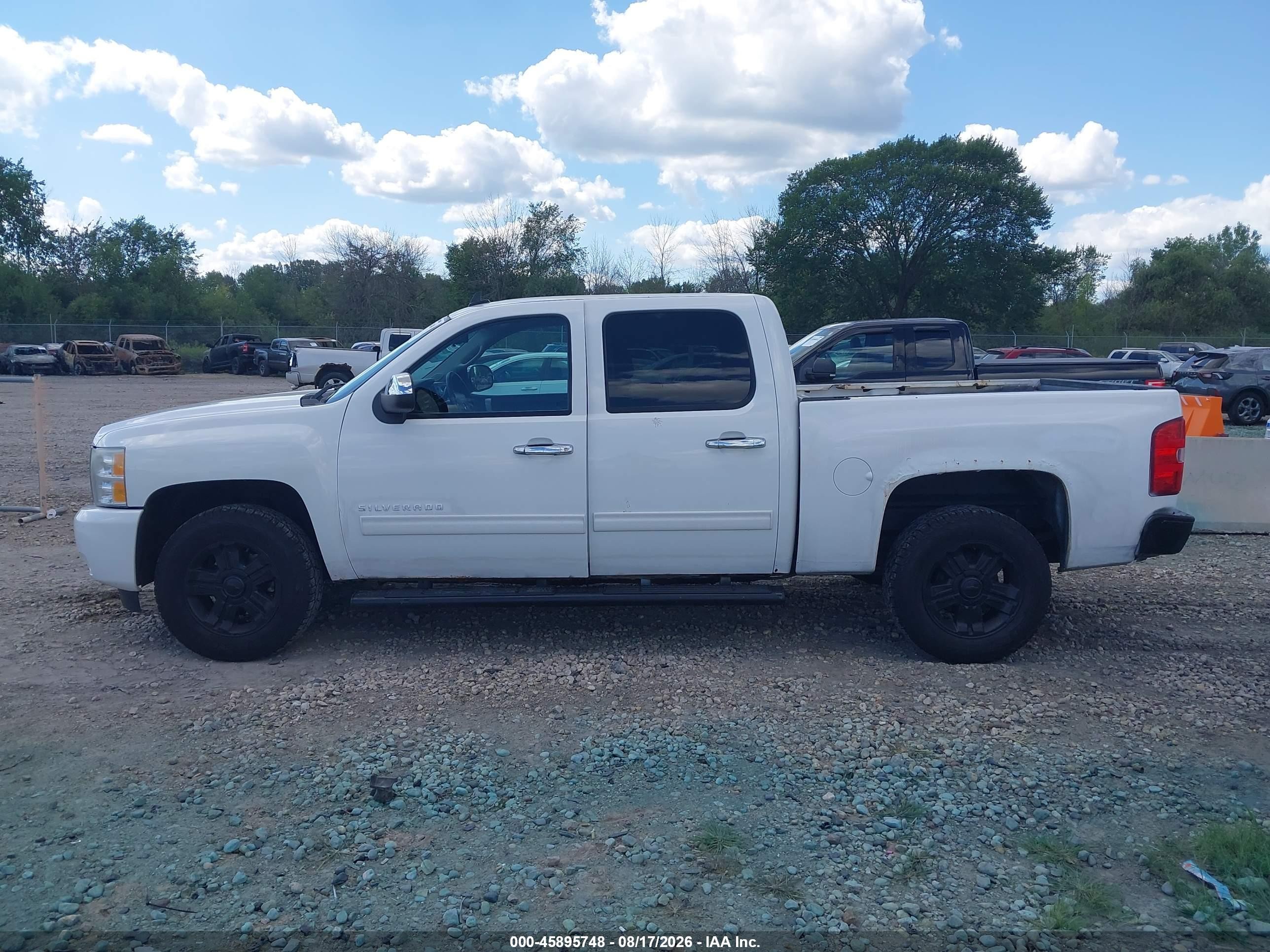 2011 Chevrolet Silverado 1500 Lt Белый vin: 3GCPKSE3XBG244373
