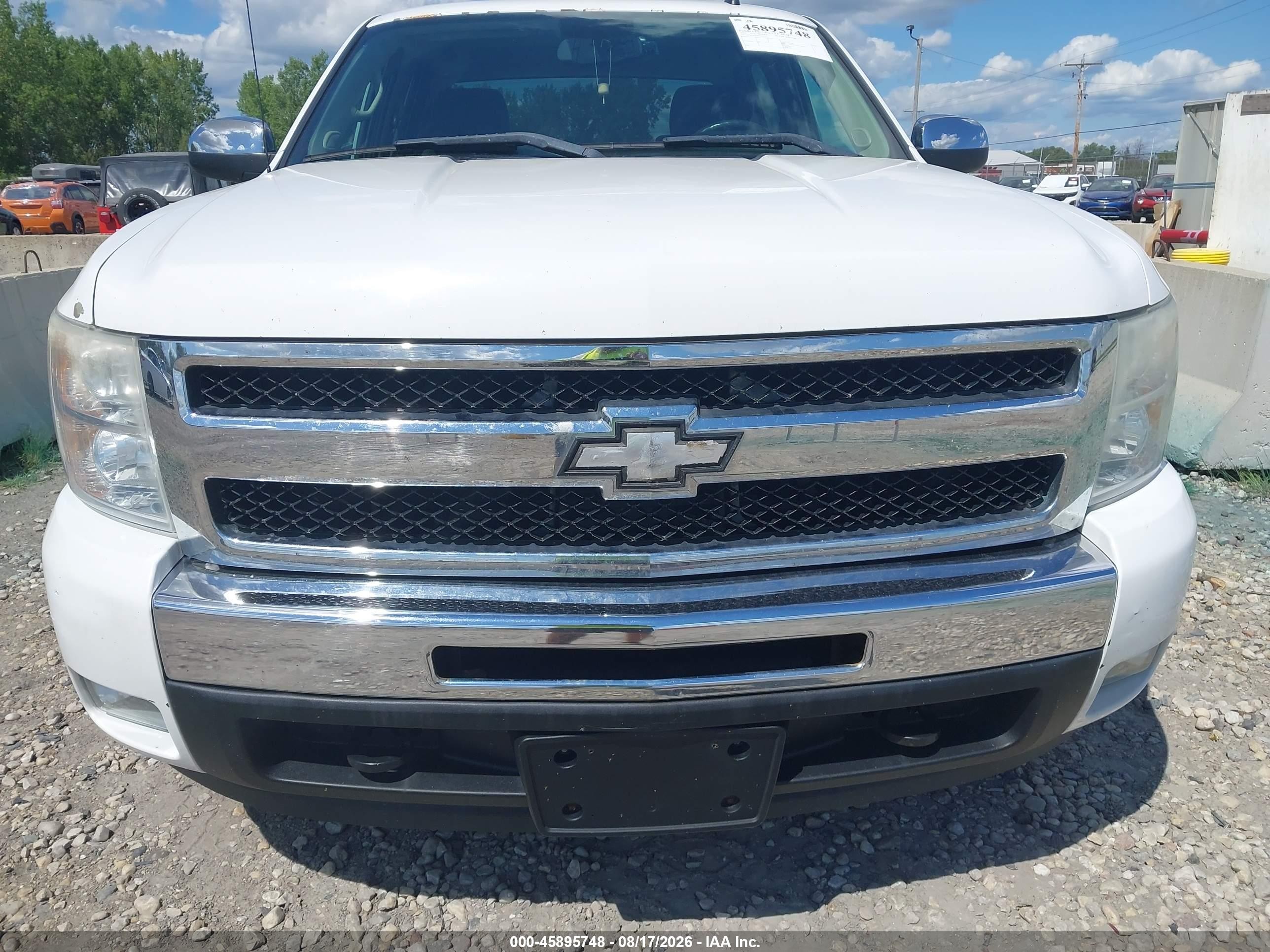 2011 Chevrolet Silverado 1500 Lt Белый vin: 3GCPKSE3XBG244373