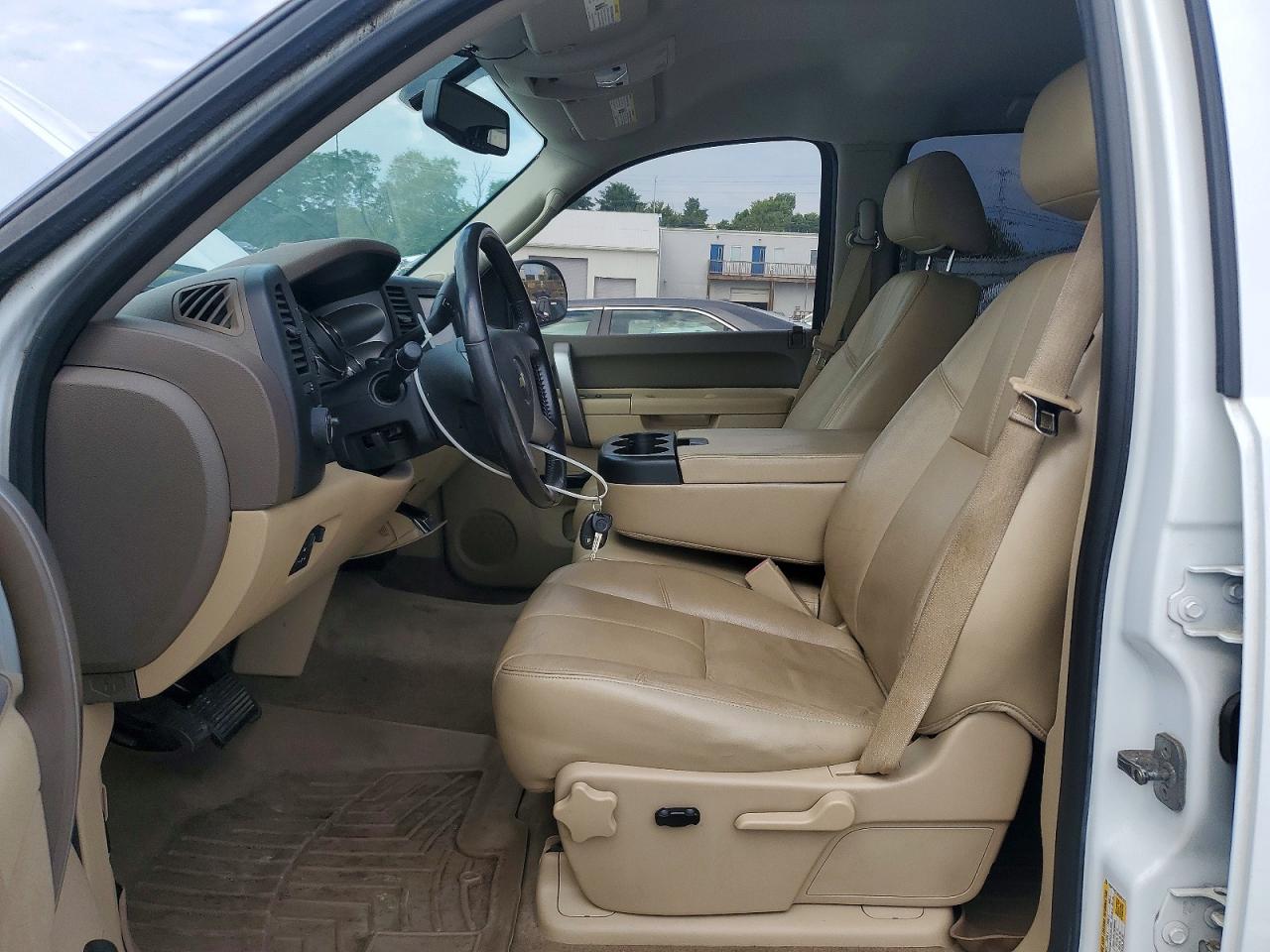 2013 Chevrolet Silverado K1500 Lt White vin: 3GCPKSE73DG251977