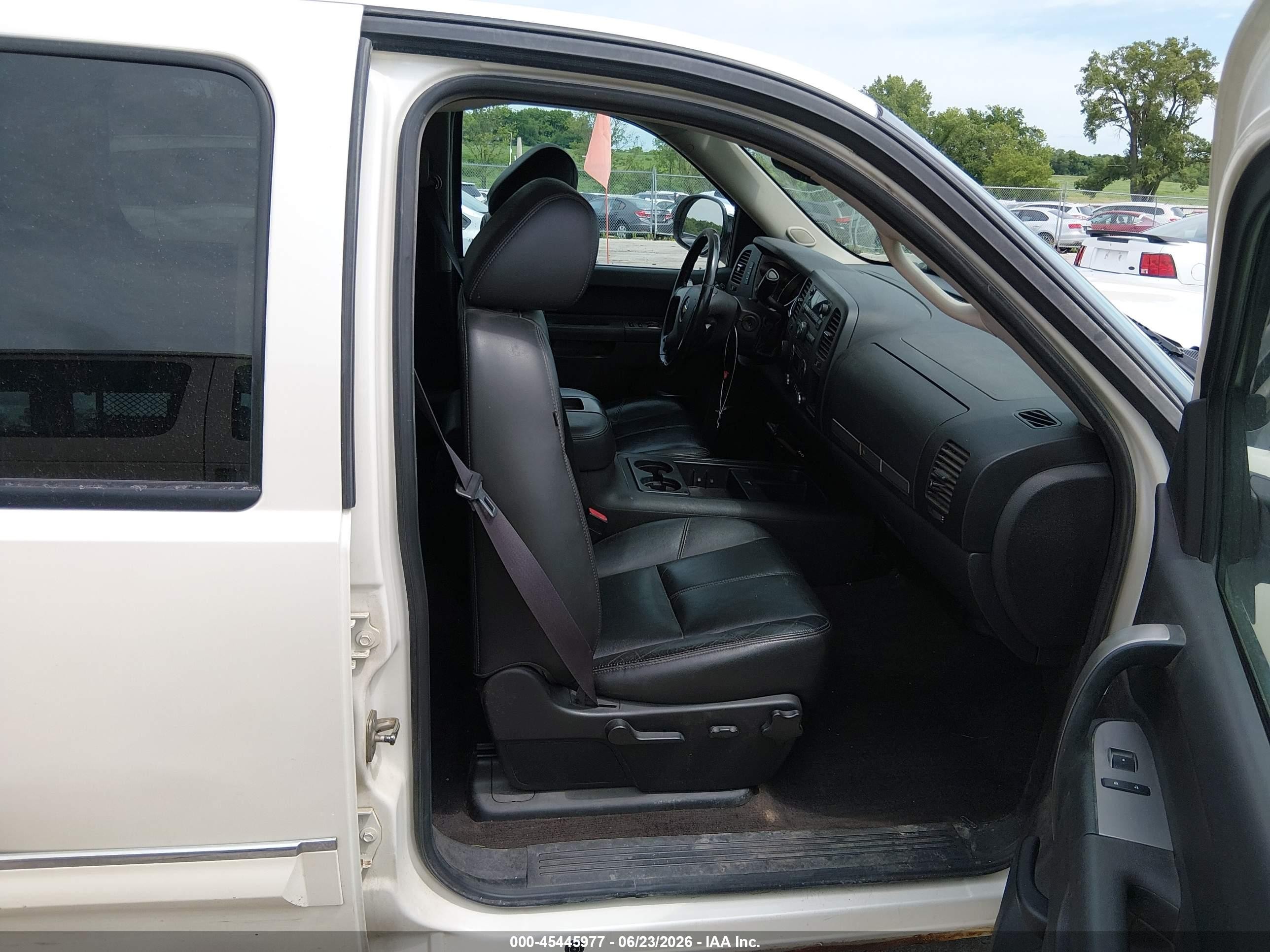 2013 Chevrolet Silverado 1500 Lt White vin: 3GCPKSE74DG257223