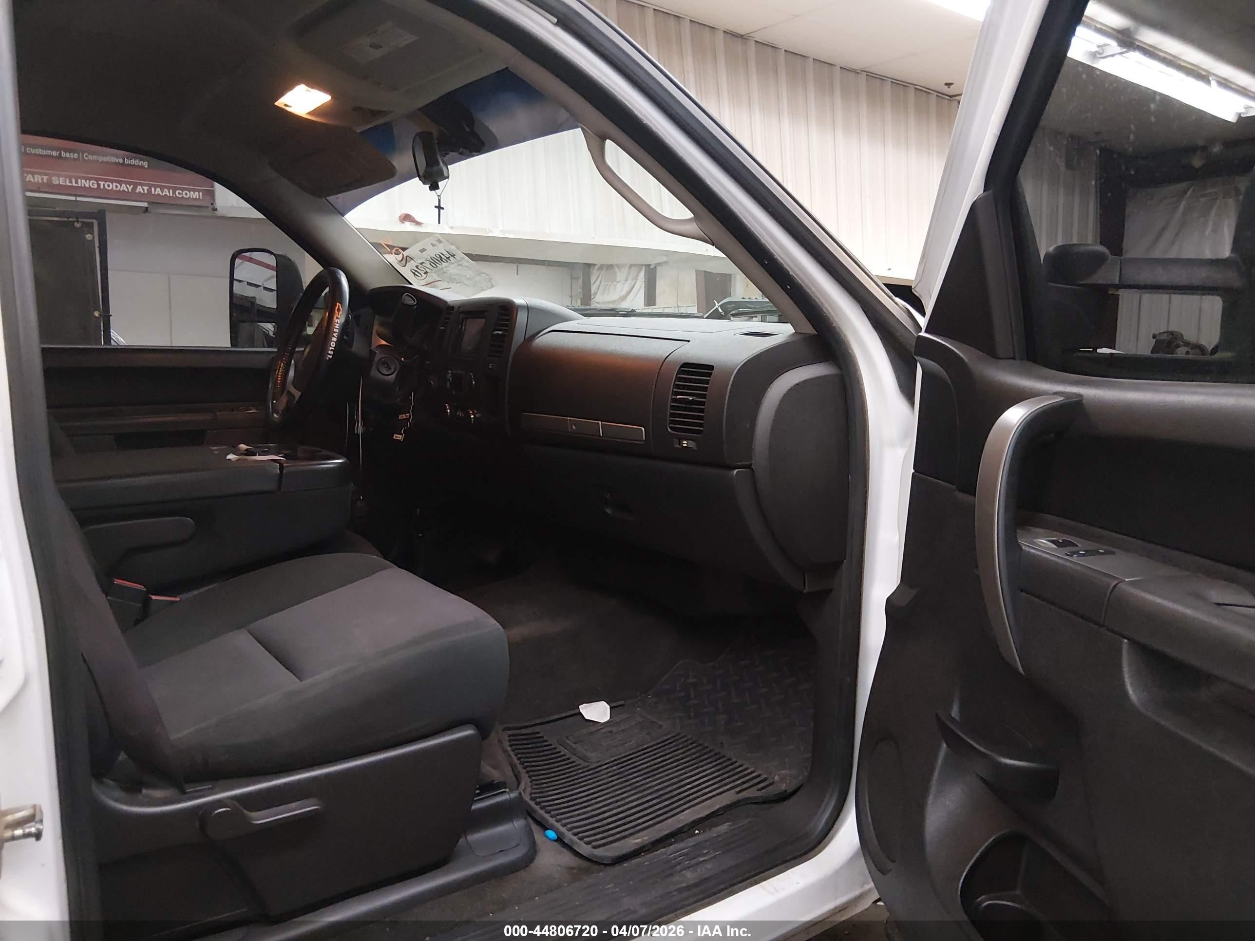 2012 Chevrolet Silverado 1500 Lt White vin: 3GCPKSE77CG116127