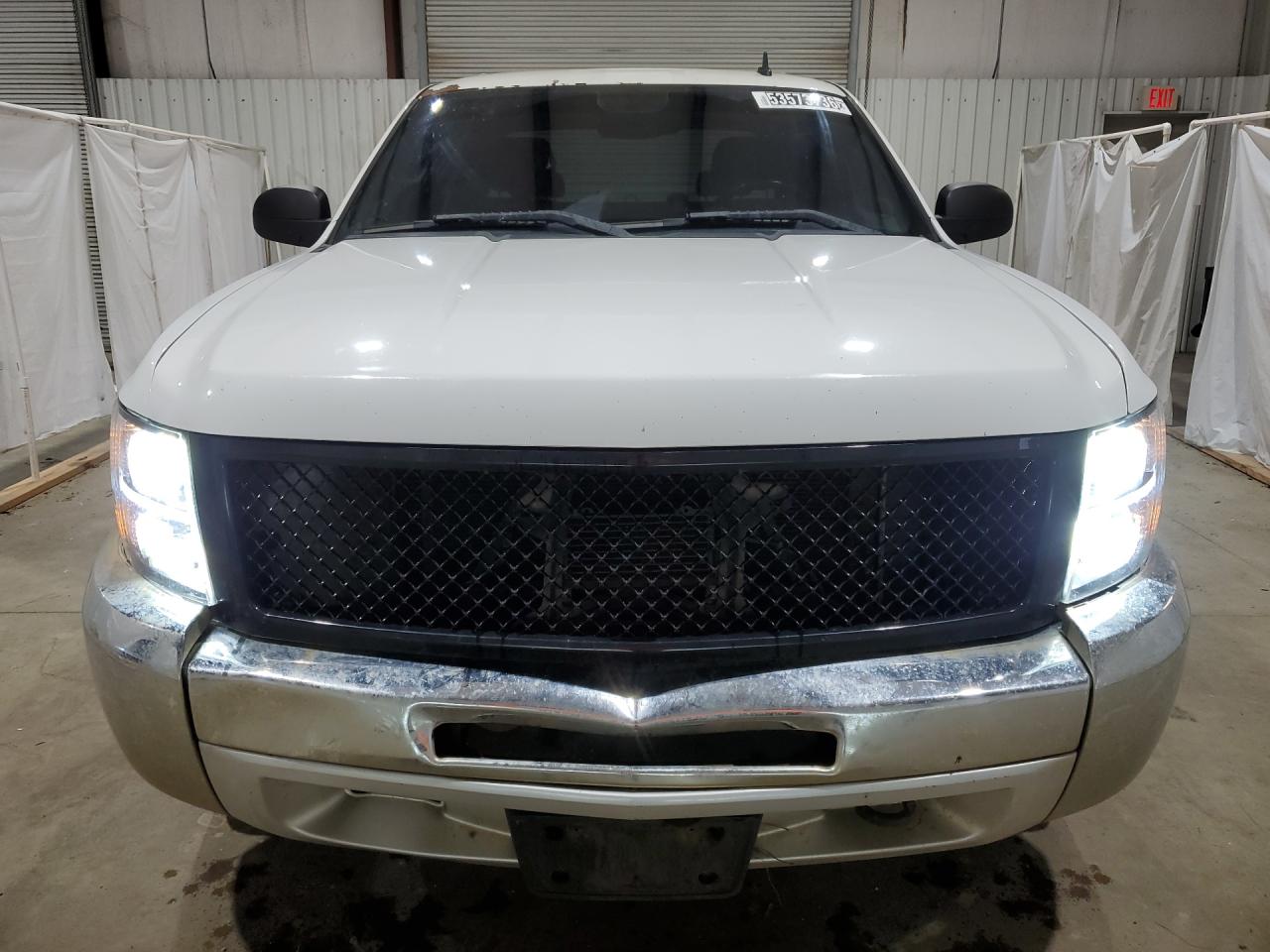 2013 Chevrolet Silverado K1500 Lt White vin: 3GCPKSE7XDG309597 Damage: Grille, Aftermarket, Acceptable
