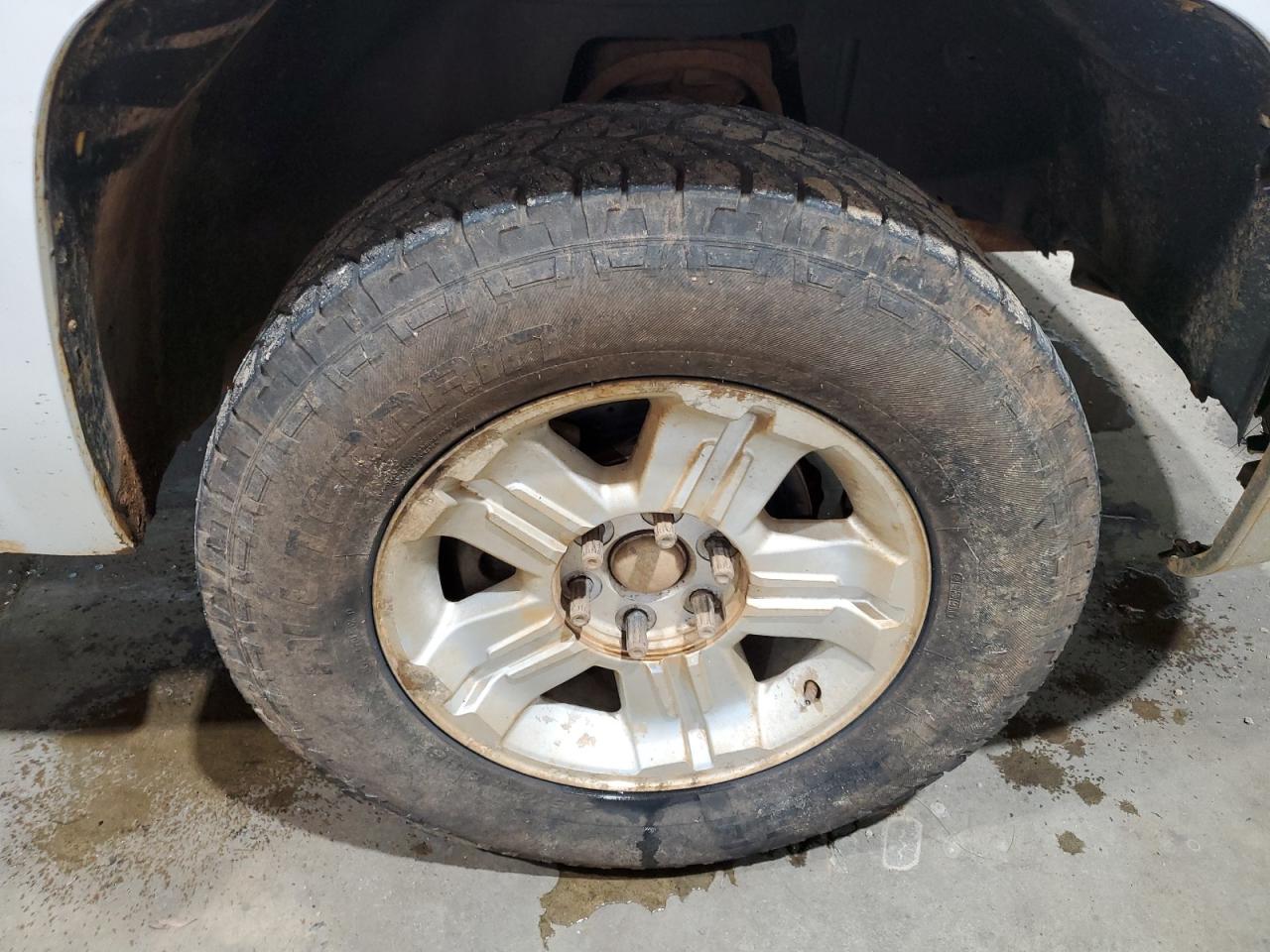 2013 Chevrolet Silverado K1500 Lt White vin: 3GCPKSE7XDG309597 Damage: Right Front Wheel, Curb Rash, > 12 Inches
