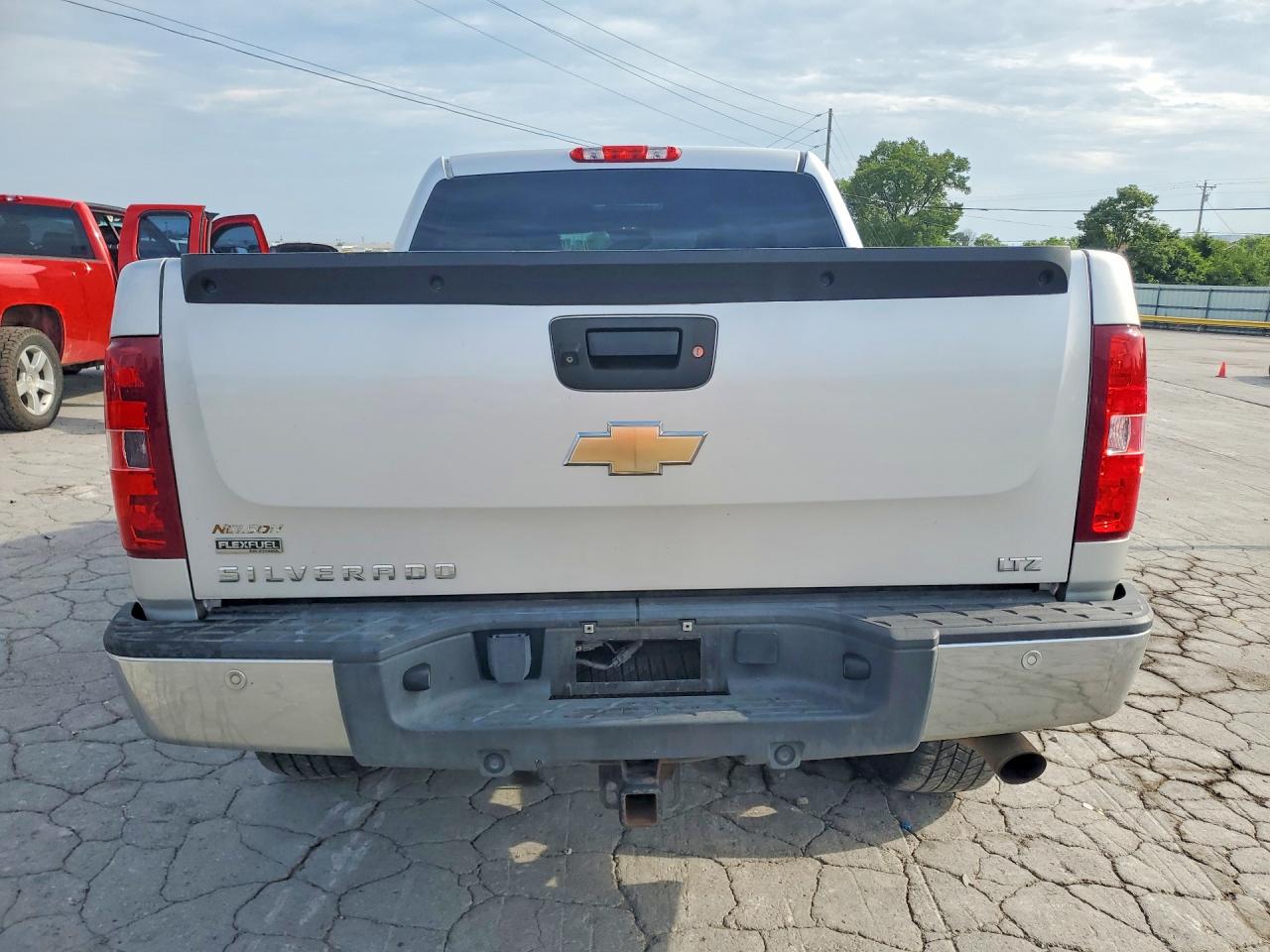 2011 Chevrolet Silverado K1500 Ltz Серебряный vin: 3GCPKTE27BG388010
