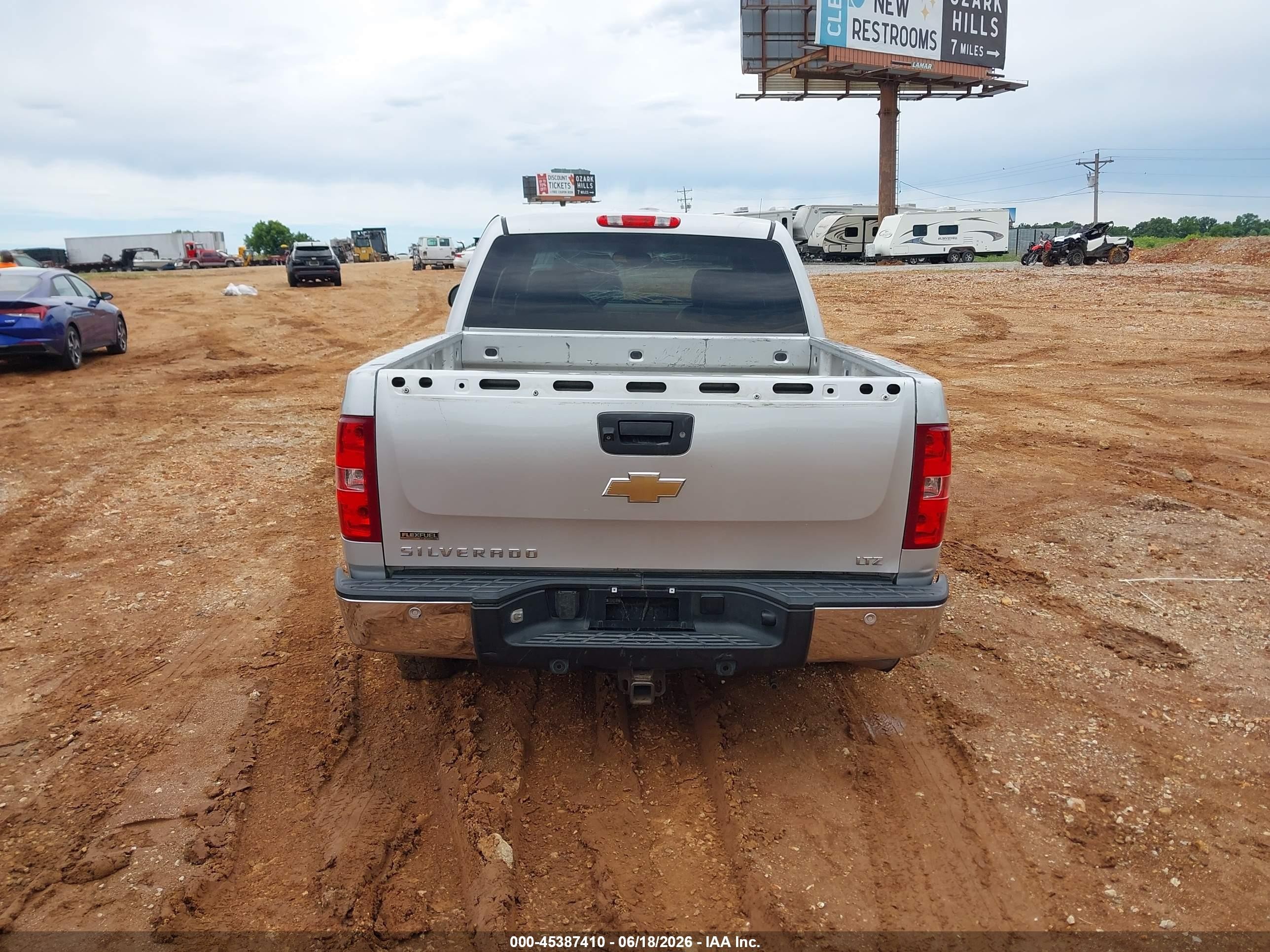 2011 Chevrolet Silverado 1500 Ltz Silver vin: 3GCPKTE39BG402546