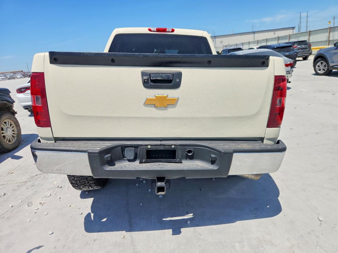 2013 Chevrolet Silverado K1500 Ltz Cream vin: 3GCPKTE70DG249092