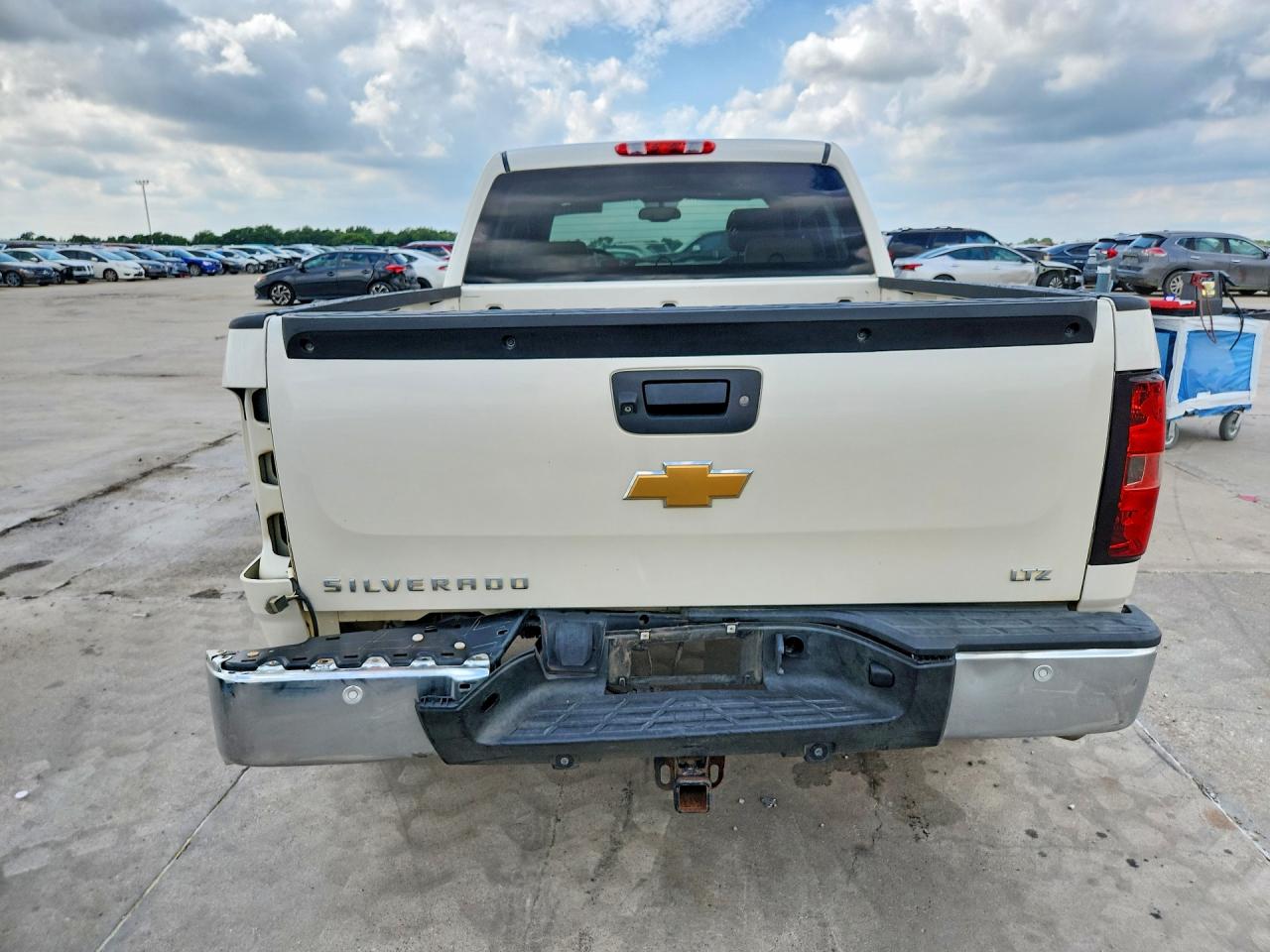 2012 Chevrolet Silverado K1500 Ltz White vin: 3GCPKTE75CG137547