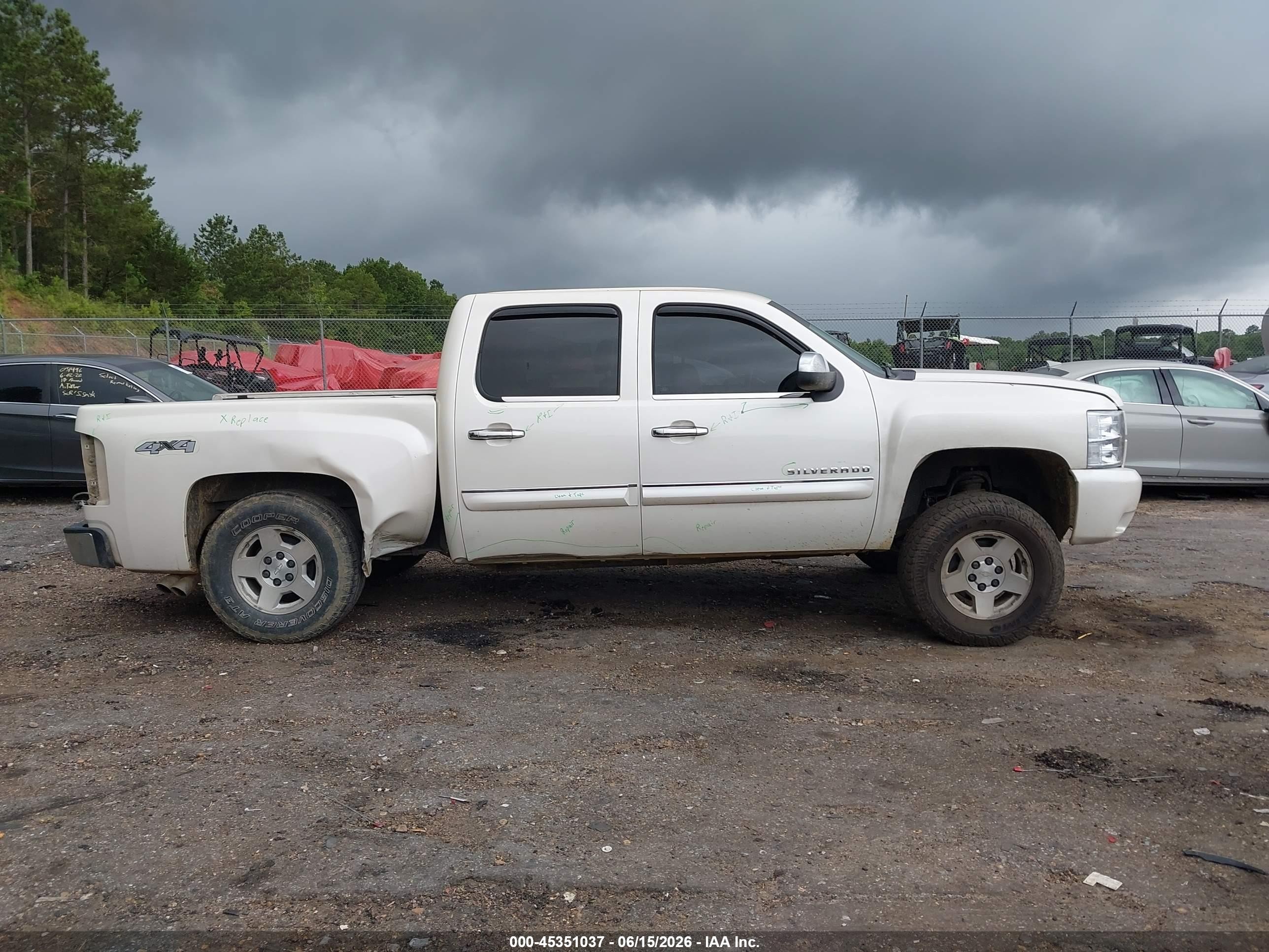 2013 Chevrolet Silverado 1500 Ltz White vin: 3GCPKTE77DG265077