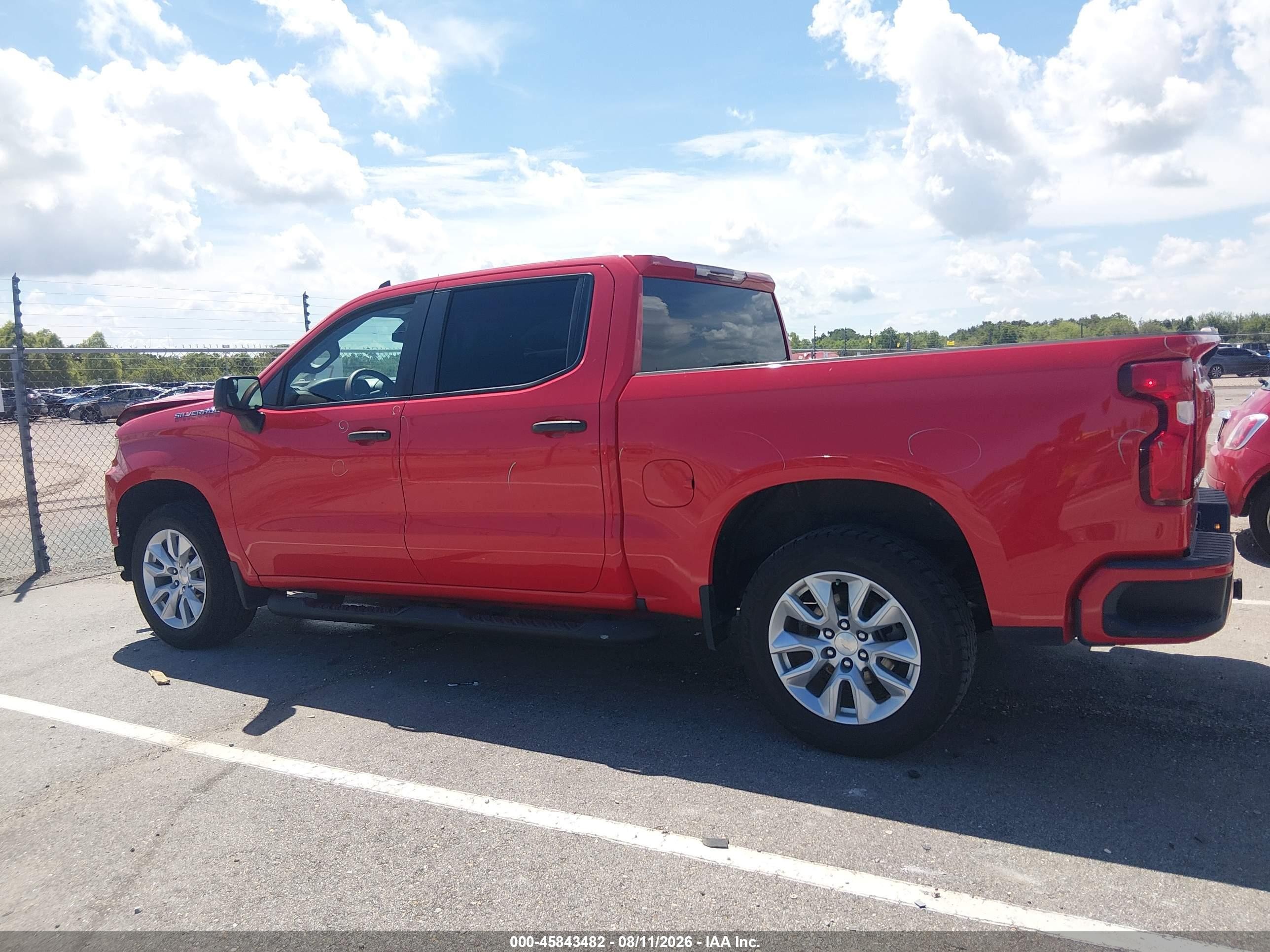 2021 Chevrolet Silverado 1500 2wd  Short Bed Custom Красный vin: 3GCPWBEH9MG168843