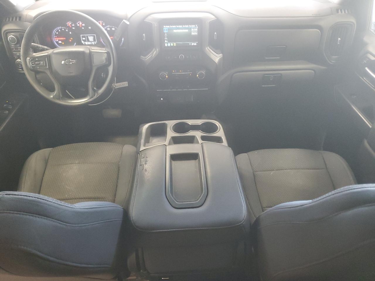 2019 Chevrolet Silverado K1500 Trail Boss Custom Silver vin: 3GCPYCEF0KG143048 Damage: Front Center Armrest, Worn, Acceptable