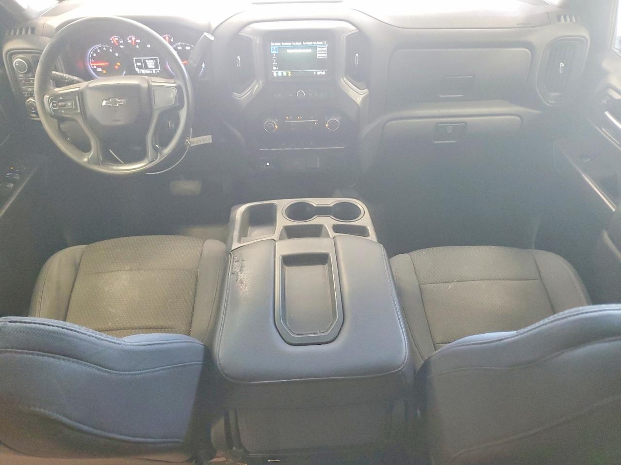 2019 Chevrolet Silverado K1500 Trail Boss Custom Silver vin: 3GCPYCEF0KG143048