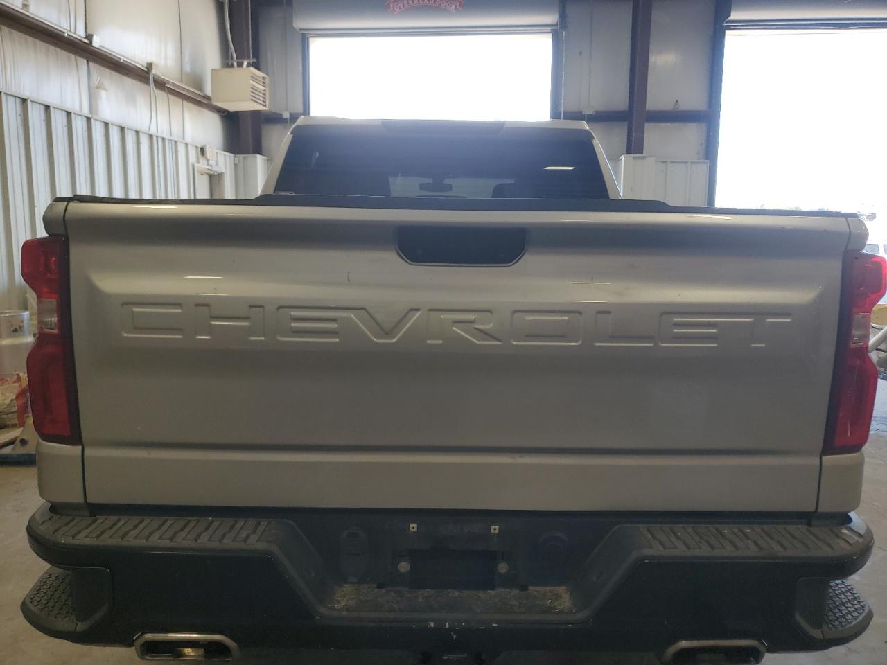 2019 Chevrolet Silverado K1500 Trail Boss Custom Silver vin: 3GCPYCEF0KG143048 Damage: Tailgate, Multiple Scratches Heavy, 2