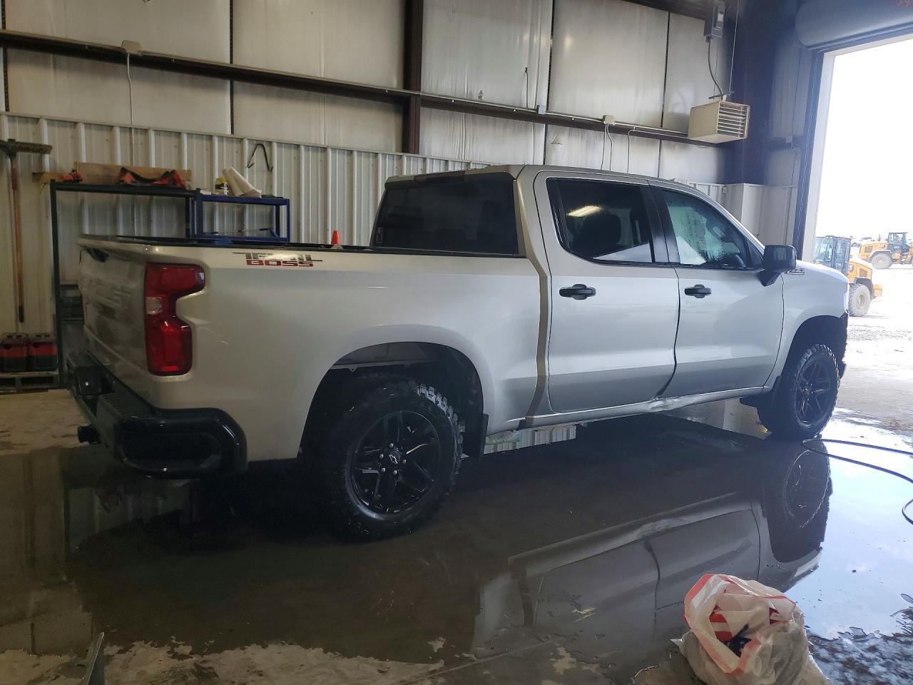 2019 Chevrolet Silverado K1500 Trail Boss Custom Silver vin: 3GCPYCEF0KG143048
