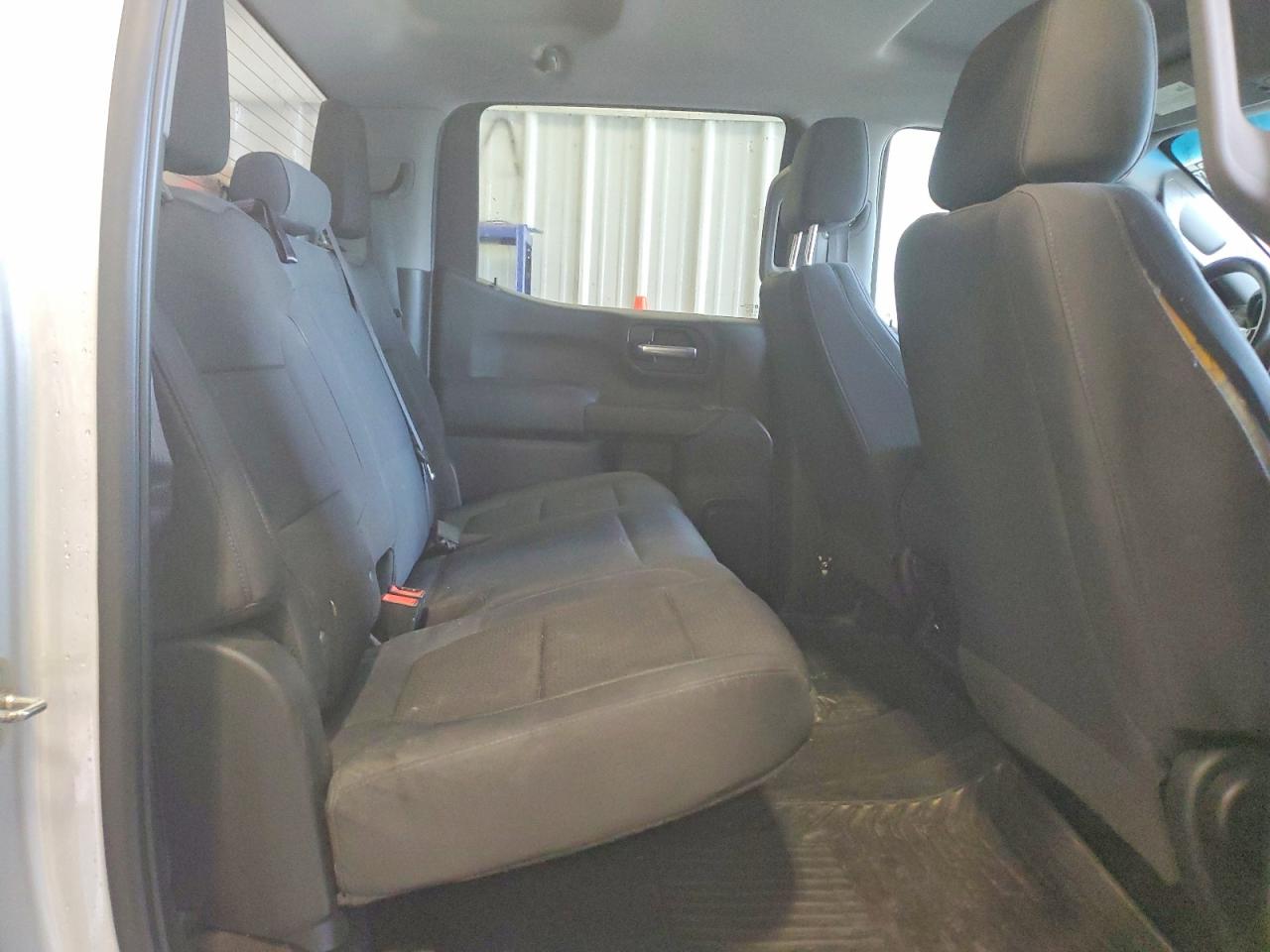 2019 Chevrolet Silverado K1500 Trail Boss Custom Silver vin: 3GCPYCEF0KG143048