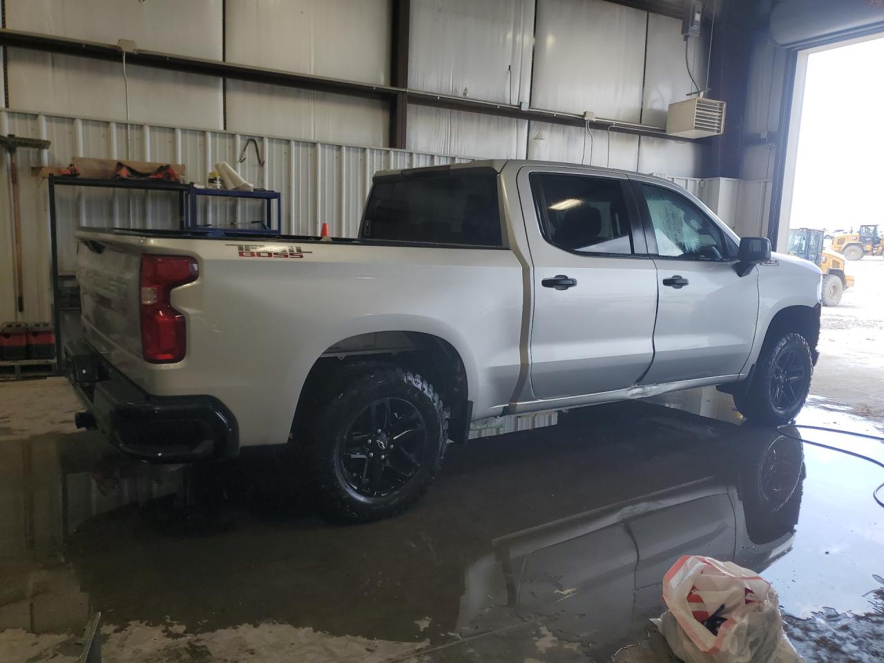 2019 Chevrolet Silverado K1500 Trail Boss Custom Silver vin: 3GCPYCEF0KG143048 Damage: Right Rocker Panel, Severe Damage, Replacement Required
