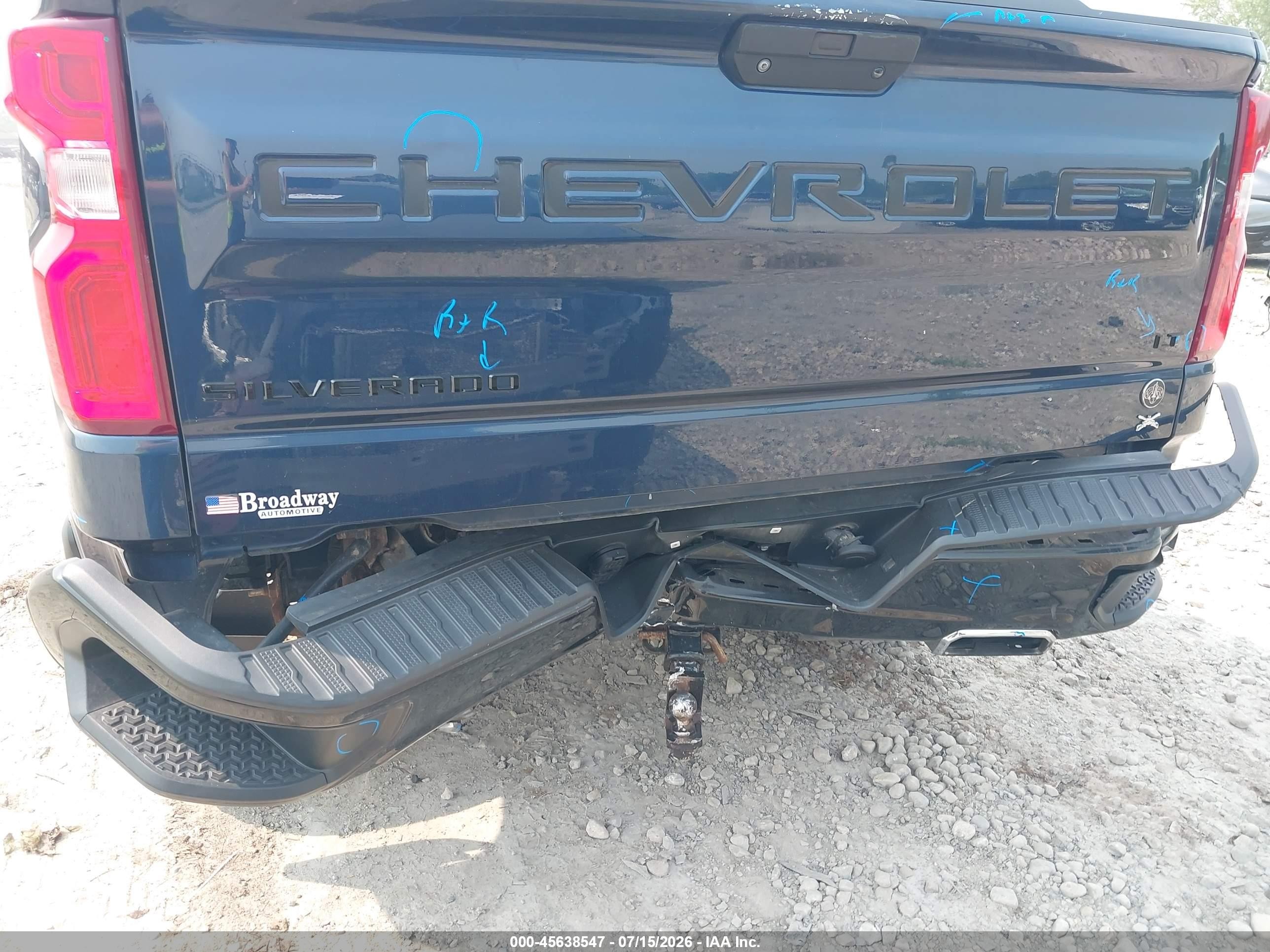 2020 Chevrolet Silverado 1500 4wd  Short Bed Lt Trail Boss Dark Blue vin: 3GCPYFED6LG366759